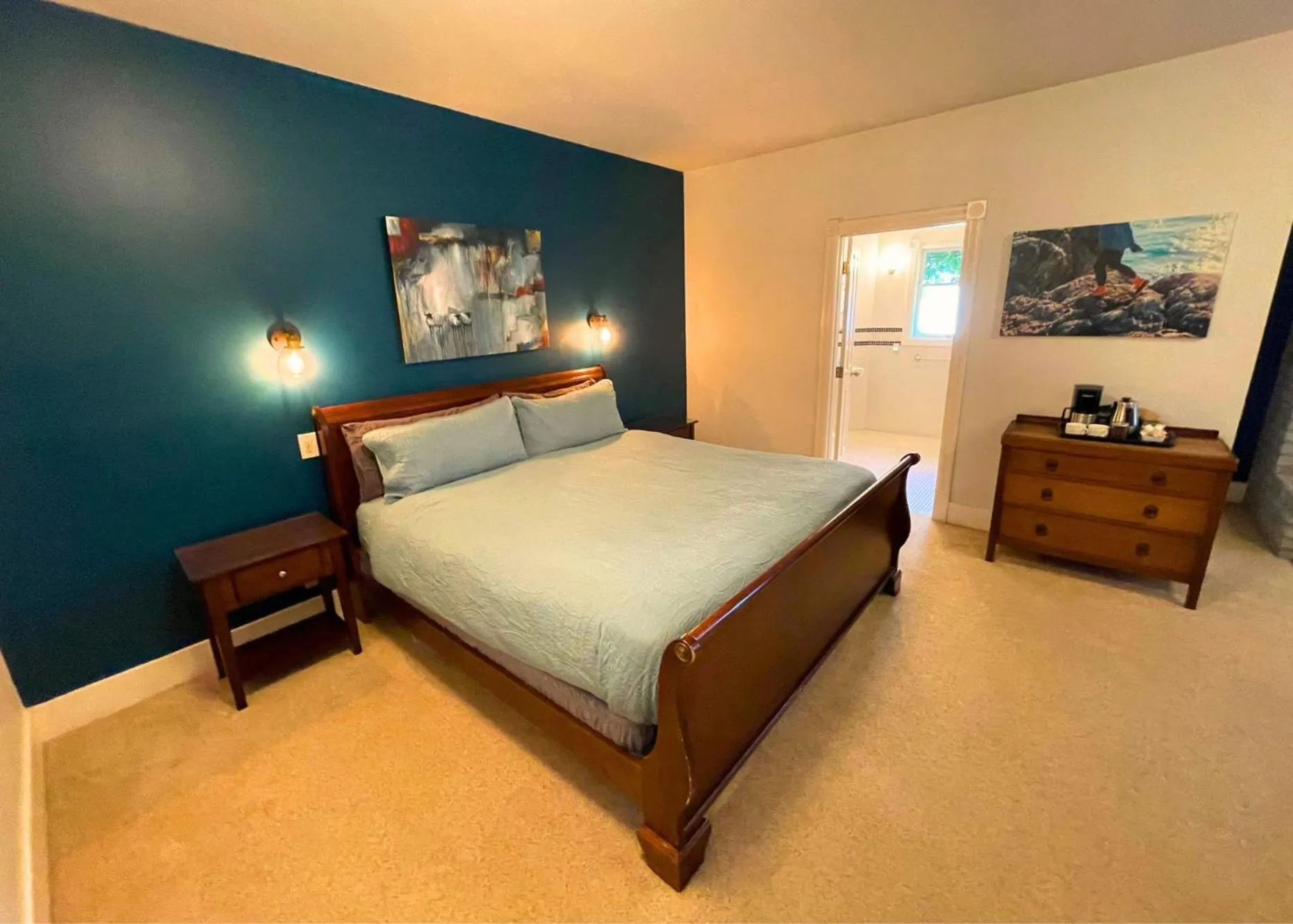 Bed in The Edenwild Boutique Inn