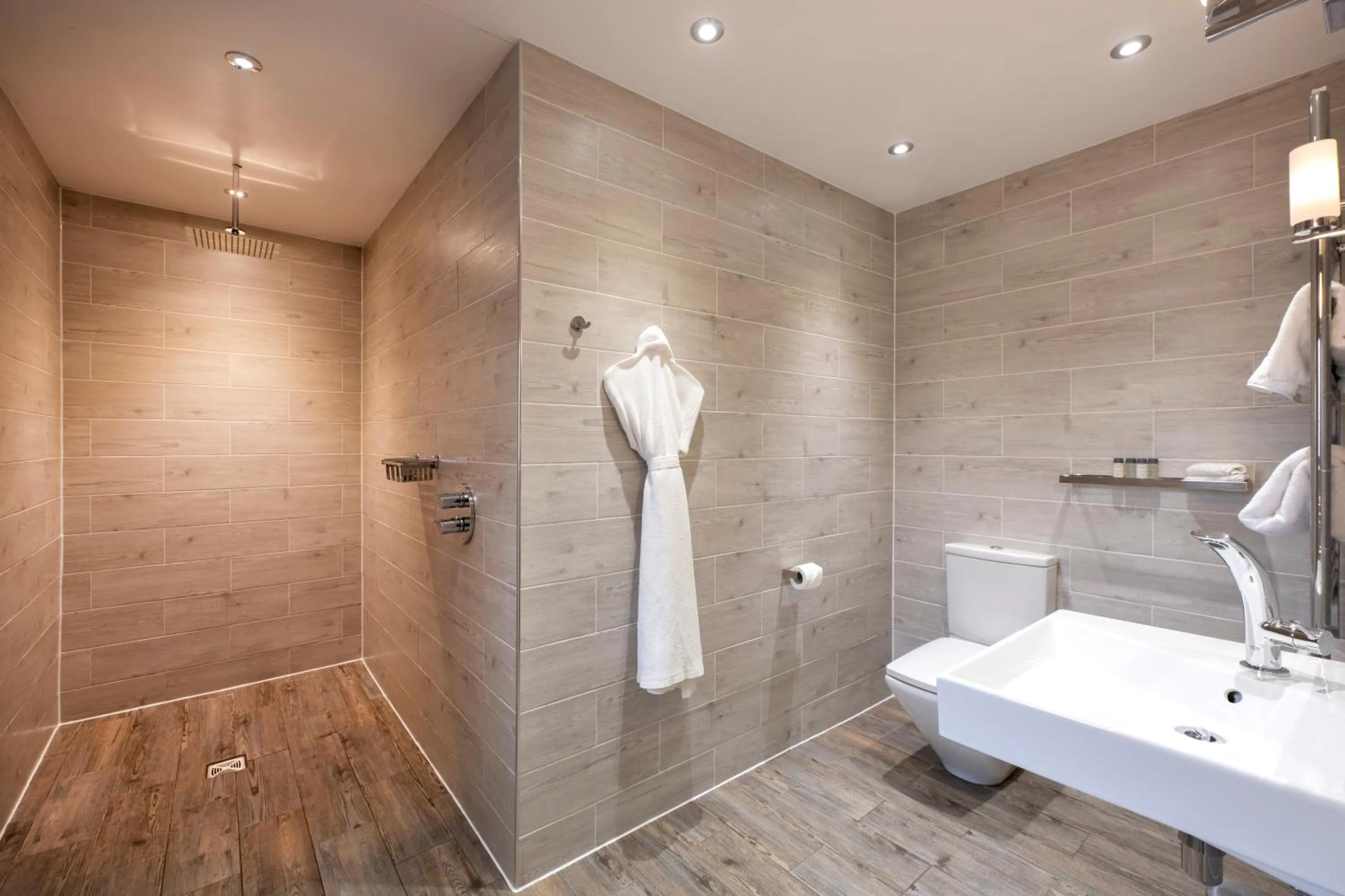 Shower in Skeabost House Hotel