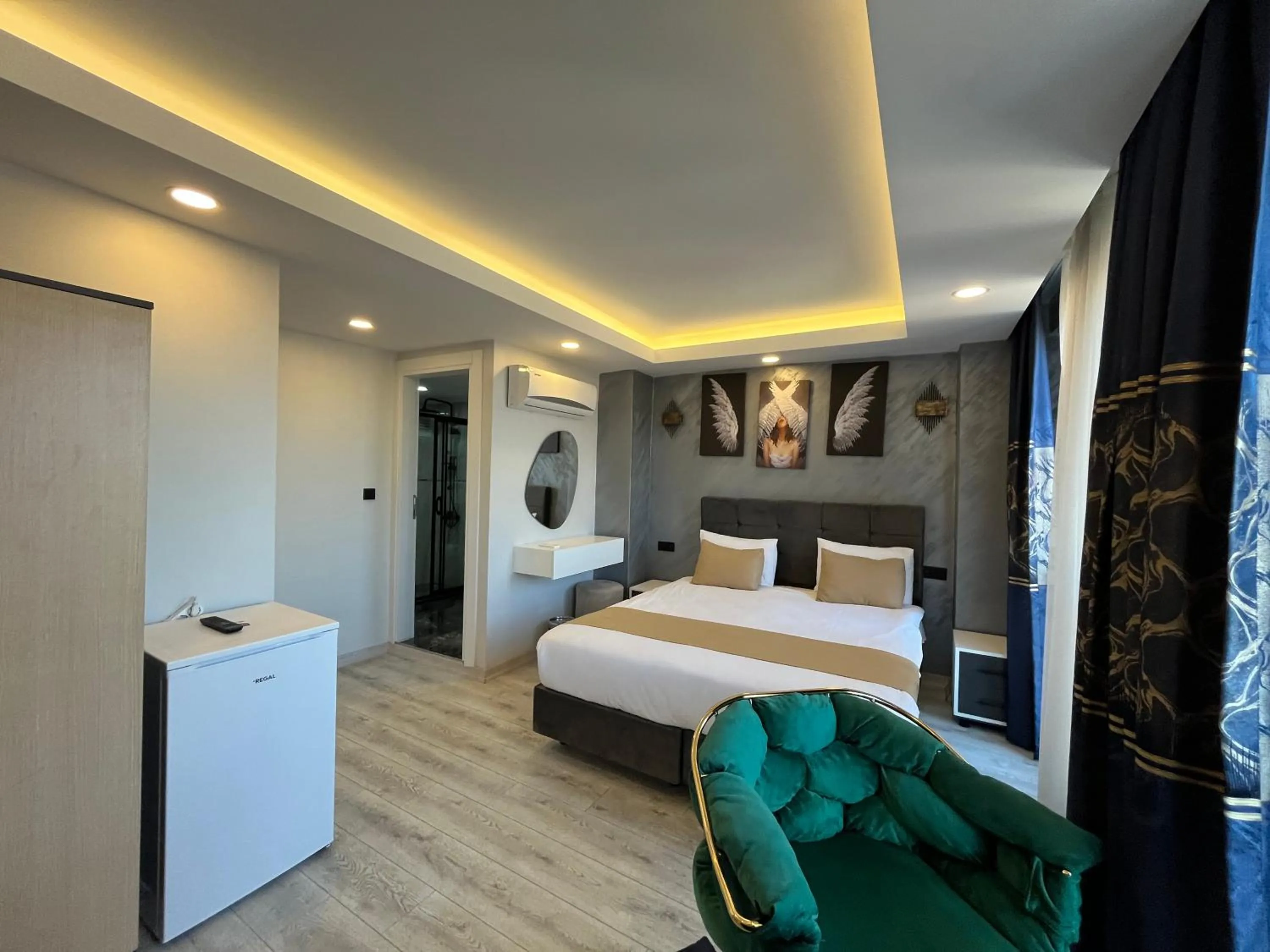 TV and multimedia, Bed in White Palace Haliç