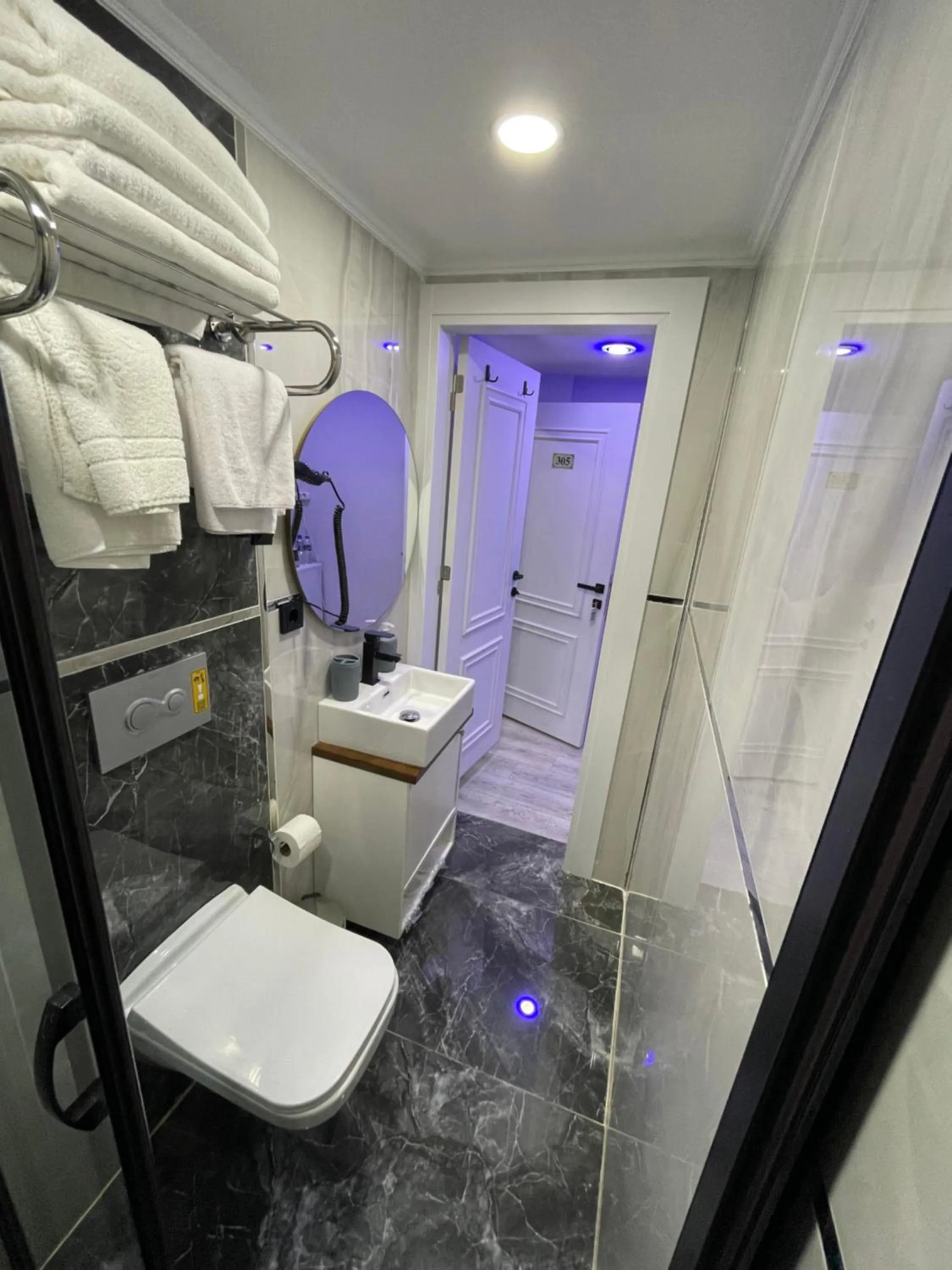 Shower in White Palace Haliç