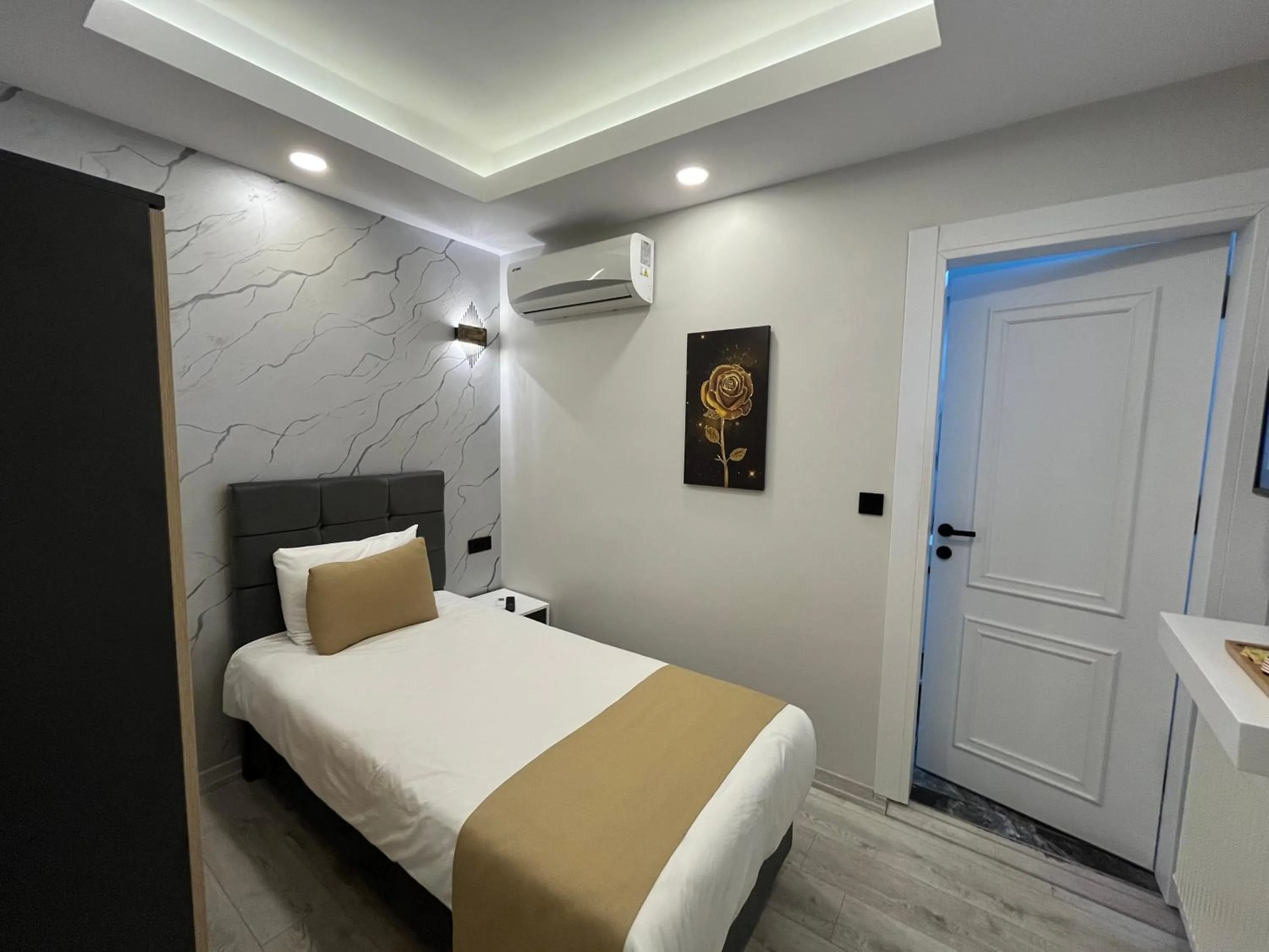 Bed in White Palace Haliç