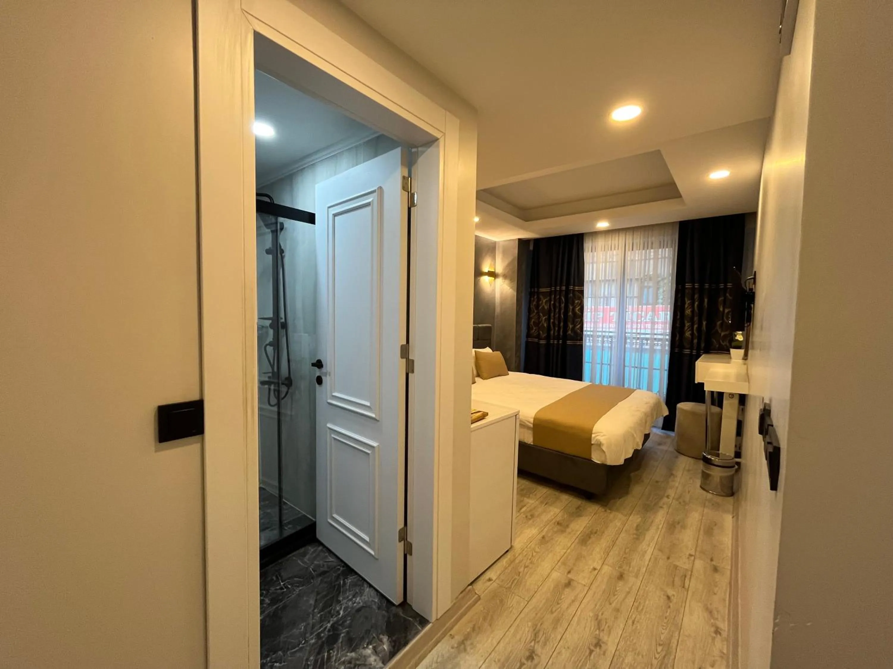 Photo of the whole room, Bed in White Palace Haliç