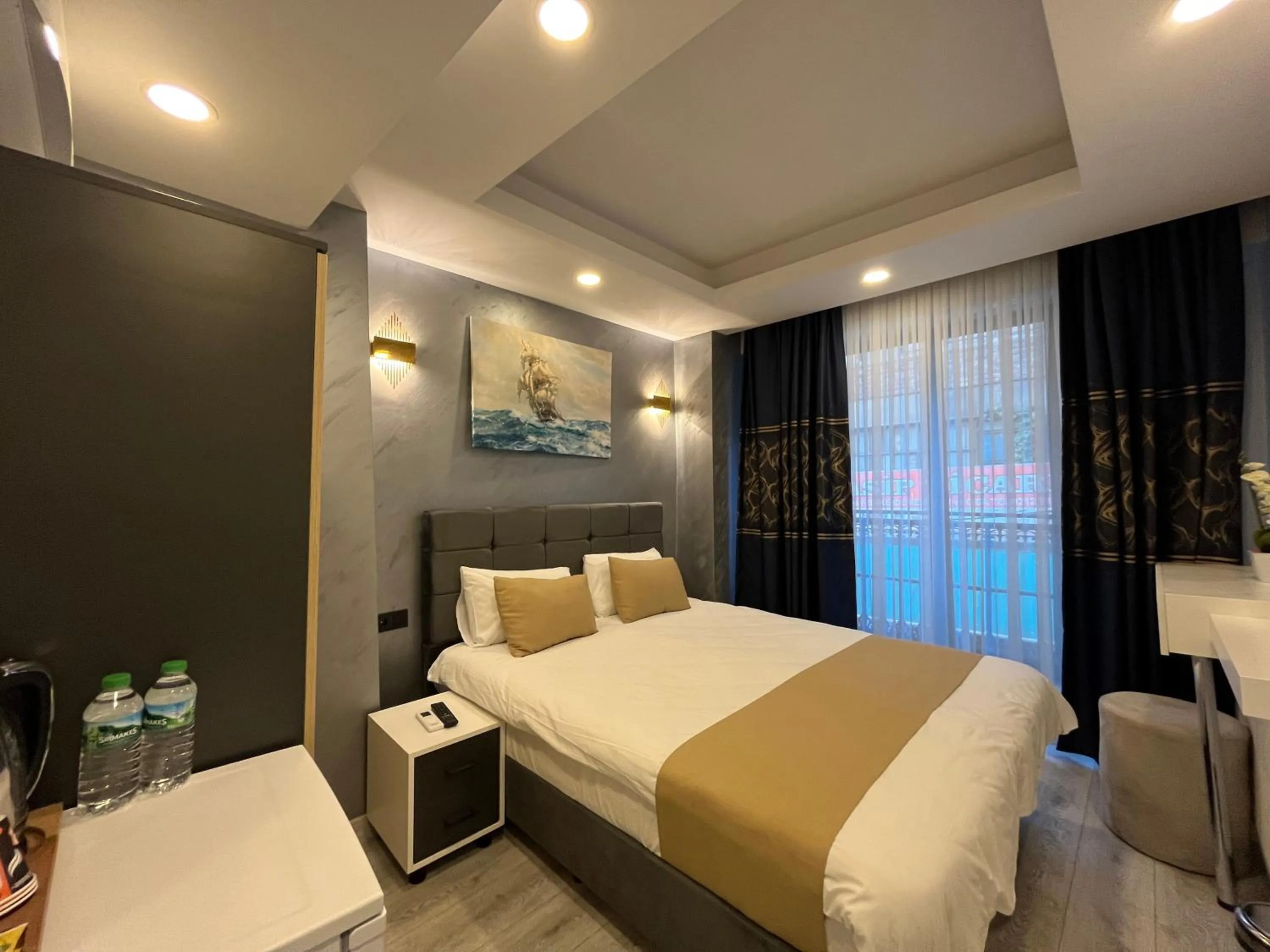 Bed in White Palace Haliç