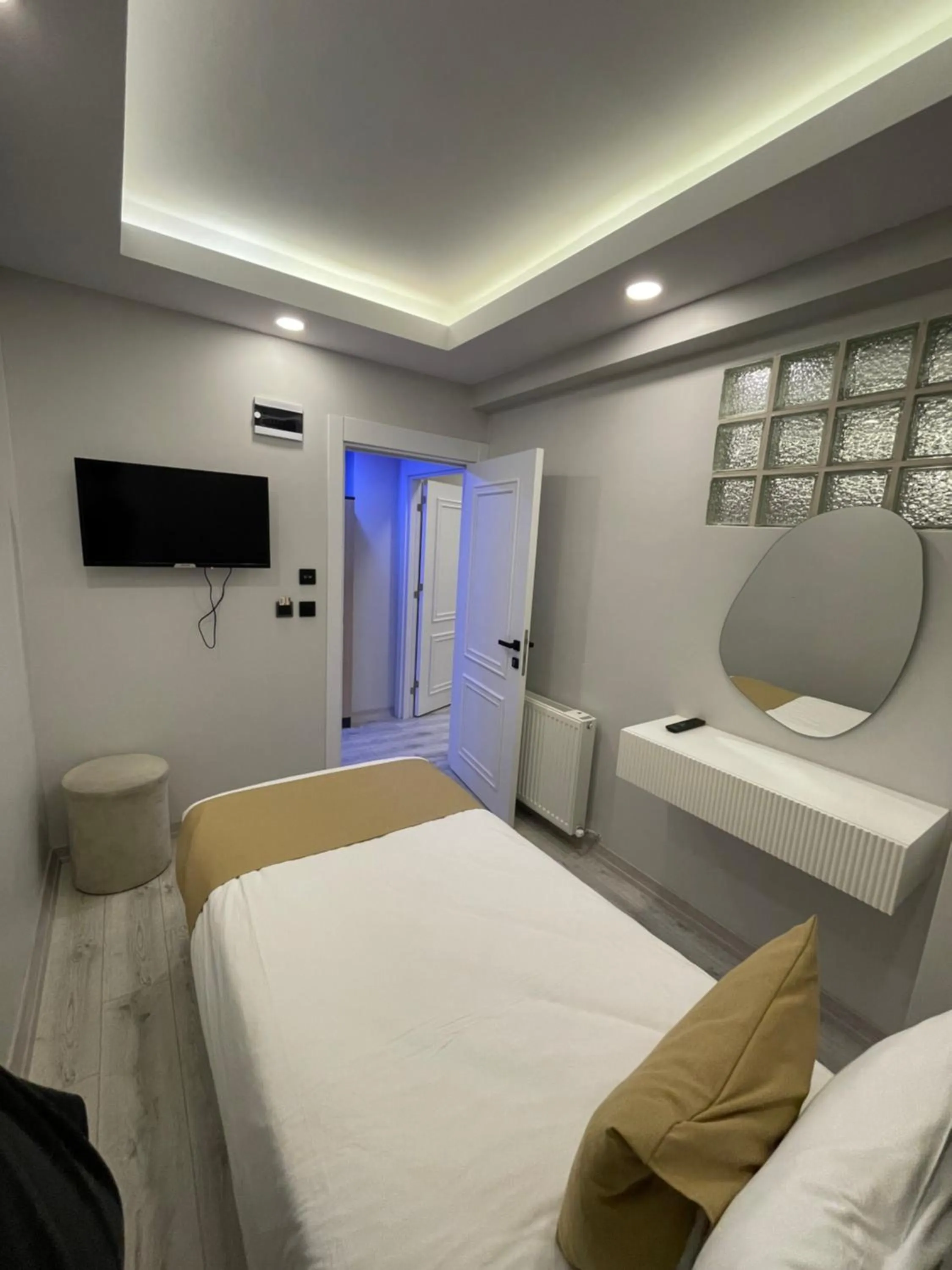 Bed in White Palace Haliç