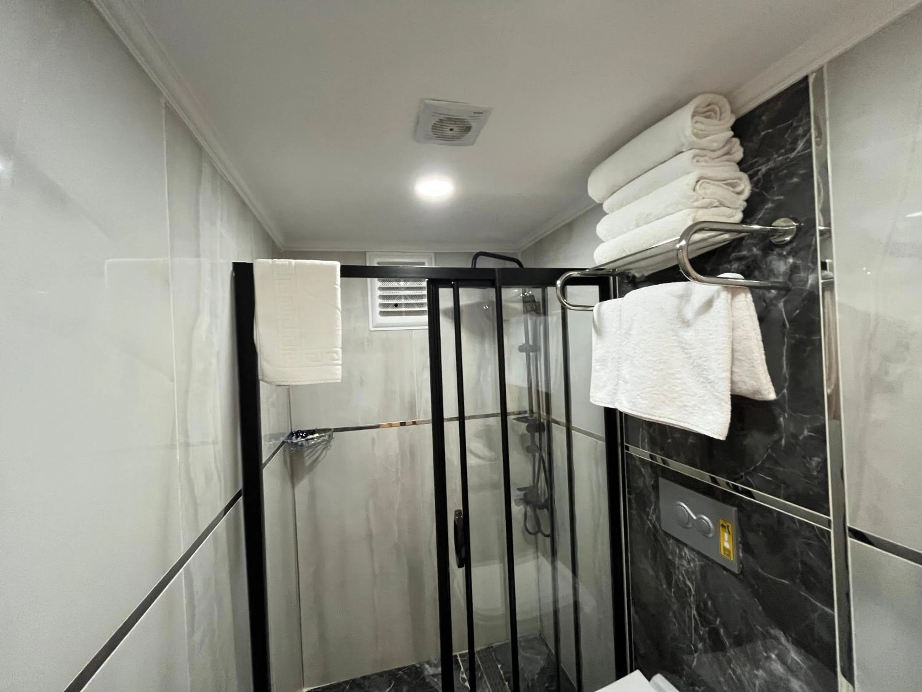 Shower in White Palace Haliç