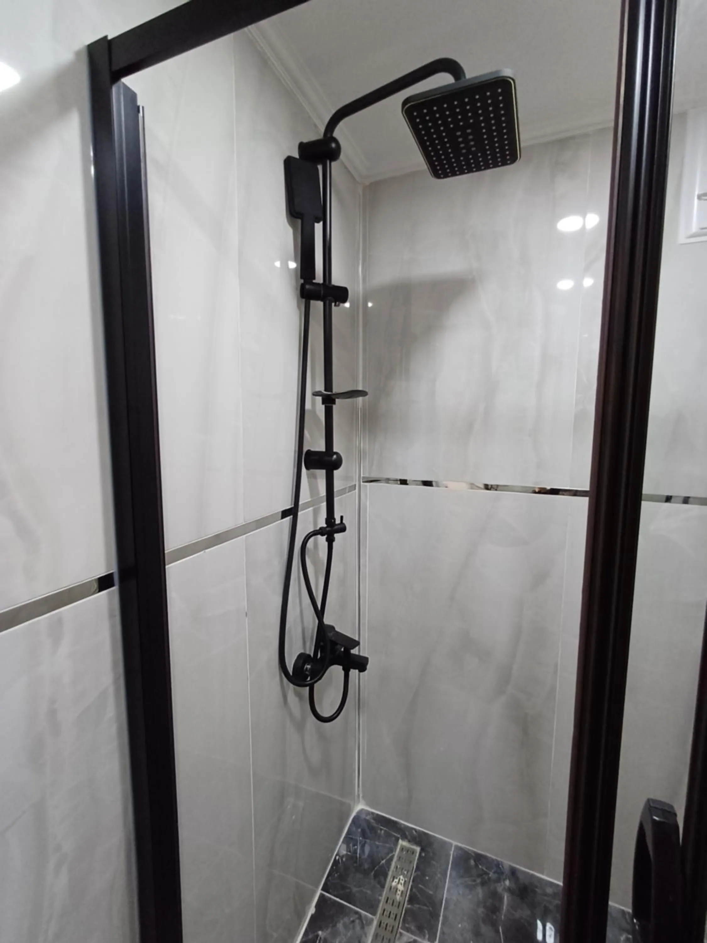 Shower in White Palace Haliç