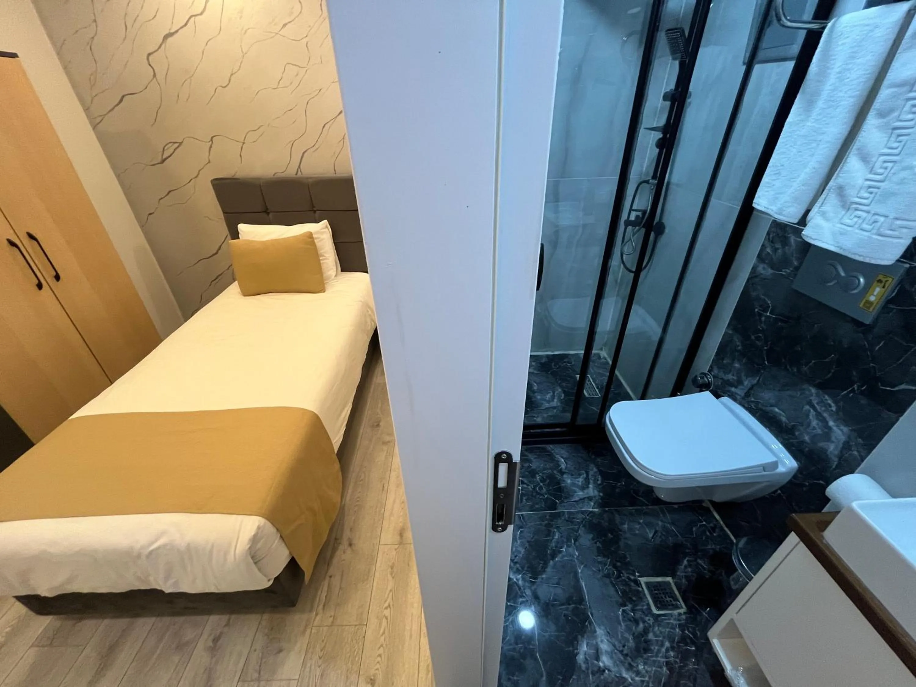 Toilet, Bed in White Palace Haliç