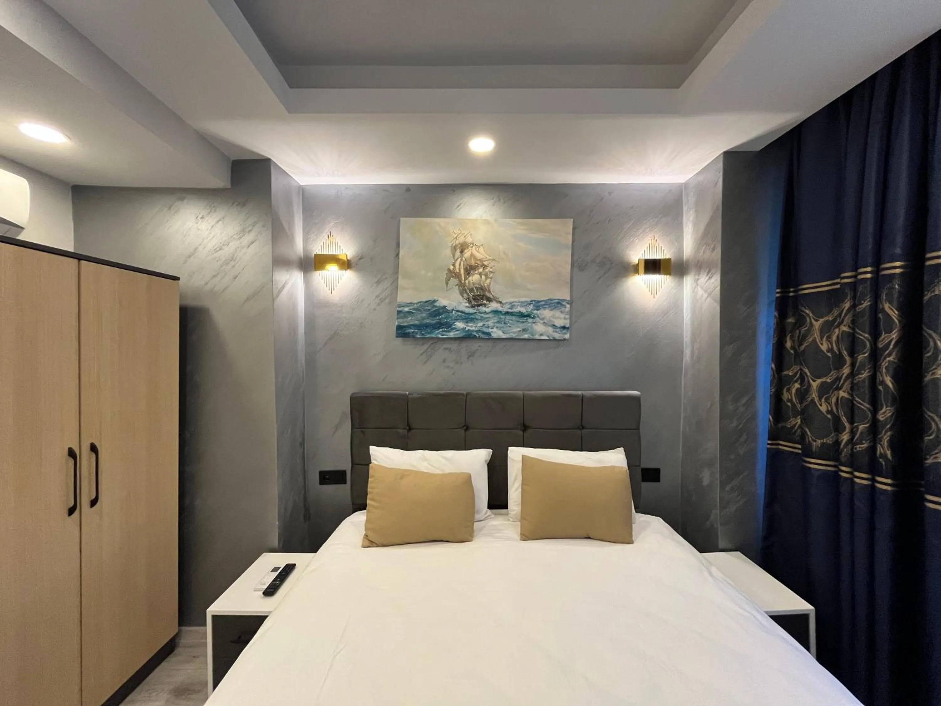 Bed in White Palace Haliç