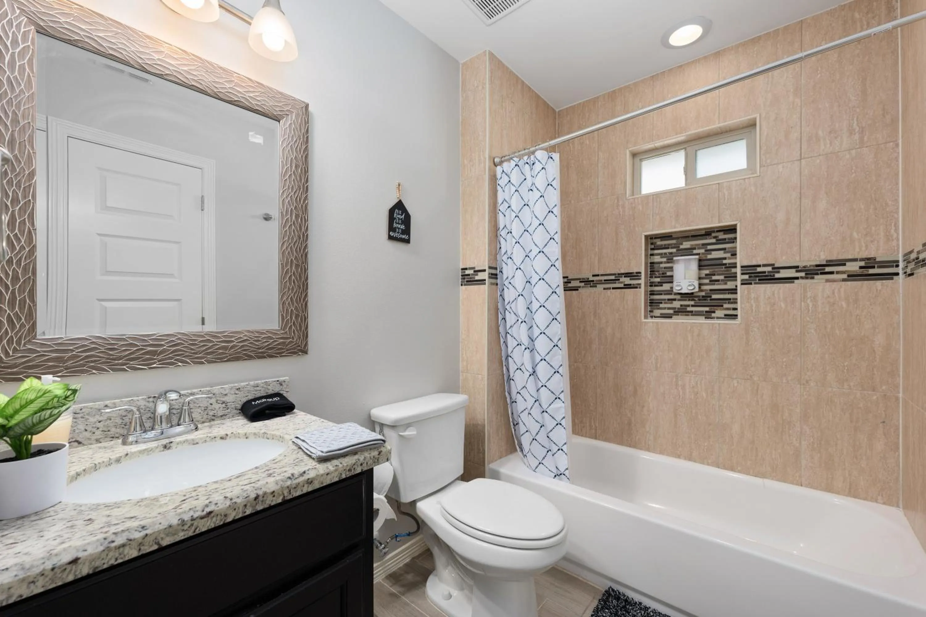 Bathroom in Stylish Furnished 2Bd 2Ba Apartment with Wifi Close to Shopping and Entertainment in McAllen Month to month contract on long term stays