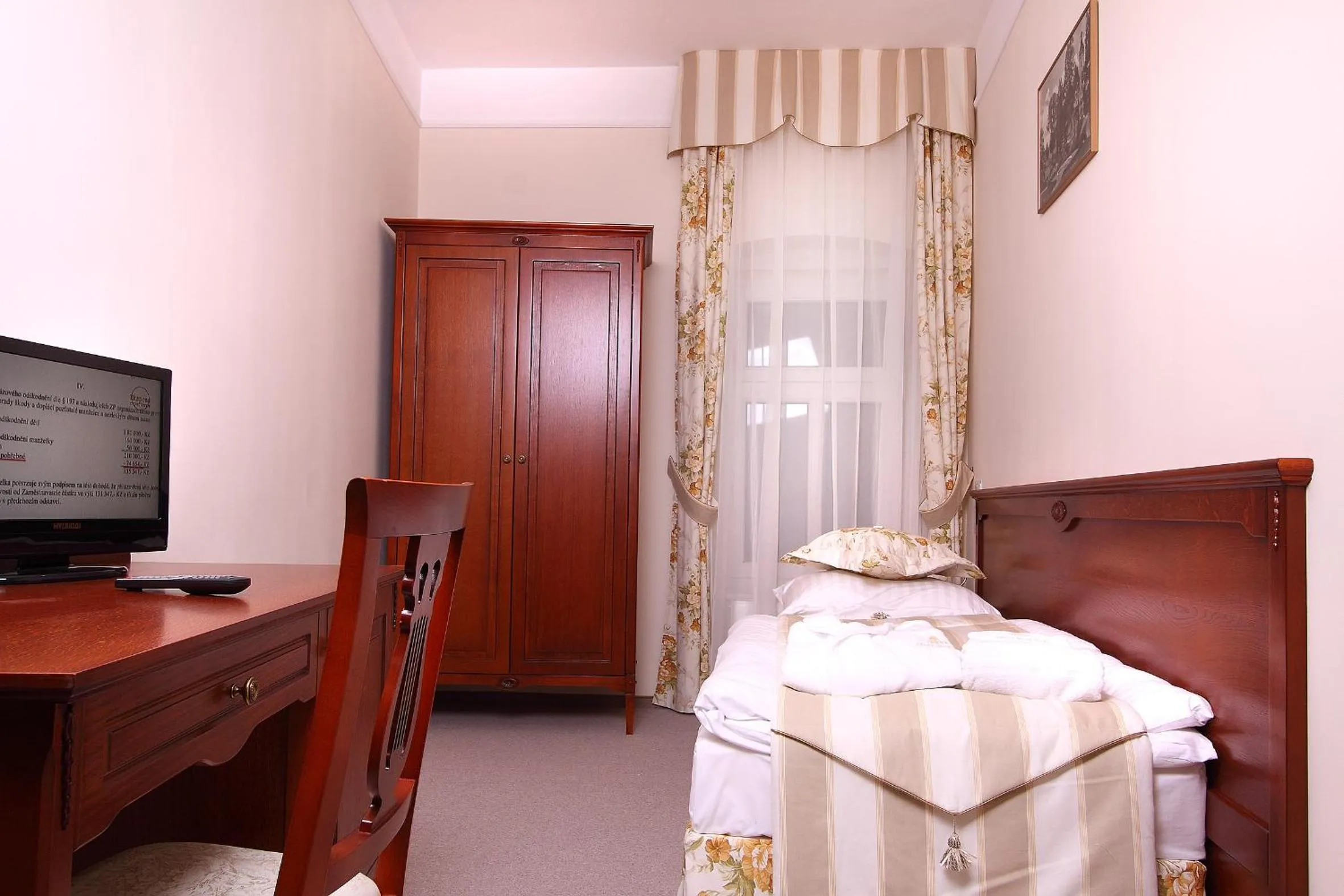 Photo of the whole room, Bed in Zdrój Wojciech