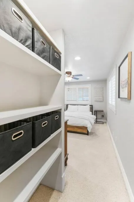 Bed in Idyllic Lakeside Getaway - Hidden Gem