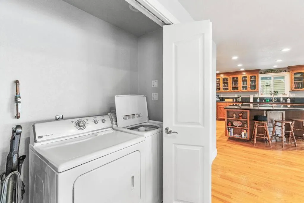 Idyllic Lakeside Getaway - Hidden Gem