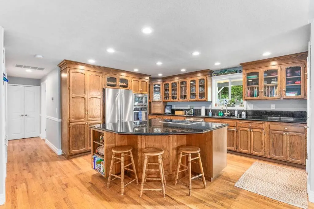 Idyllic Lakeside Getaway - Hidden Gem