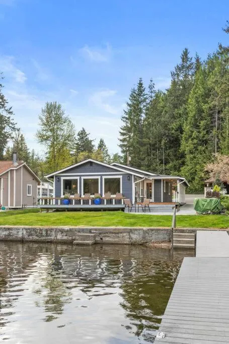 Idyllic Lakeside Getaway - Hidden Gem