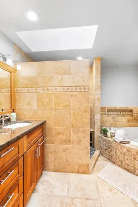 Idyllic Lakeside Getaway - Hidden Gem