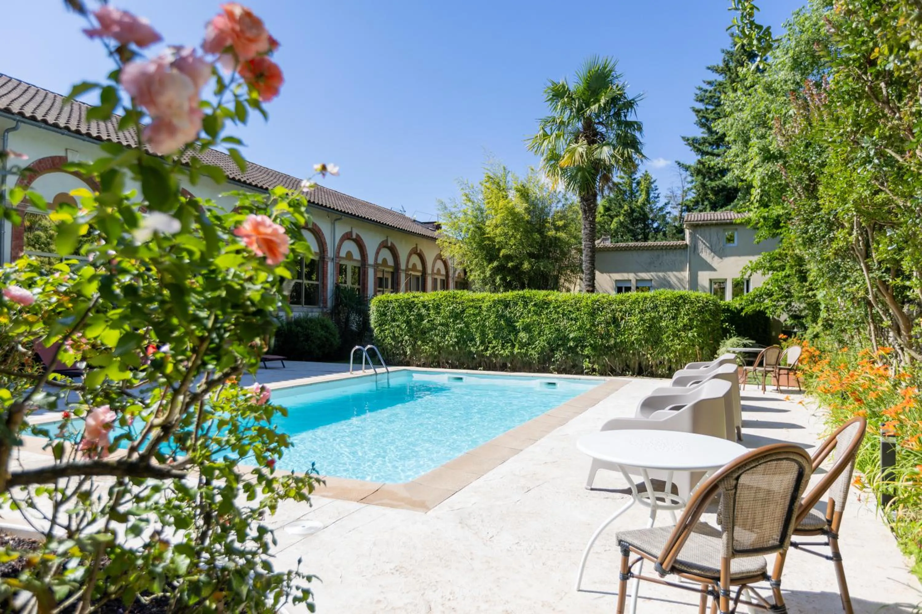 Swimming pool in Hotel Les Bellugues
