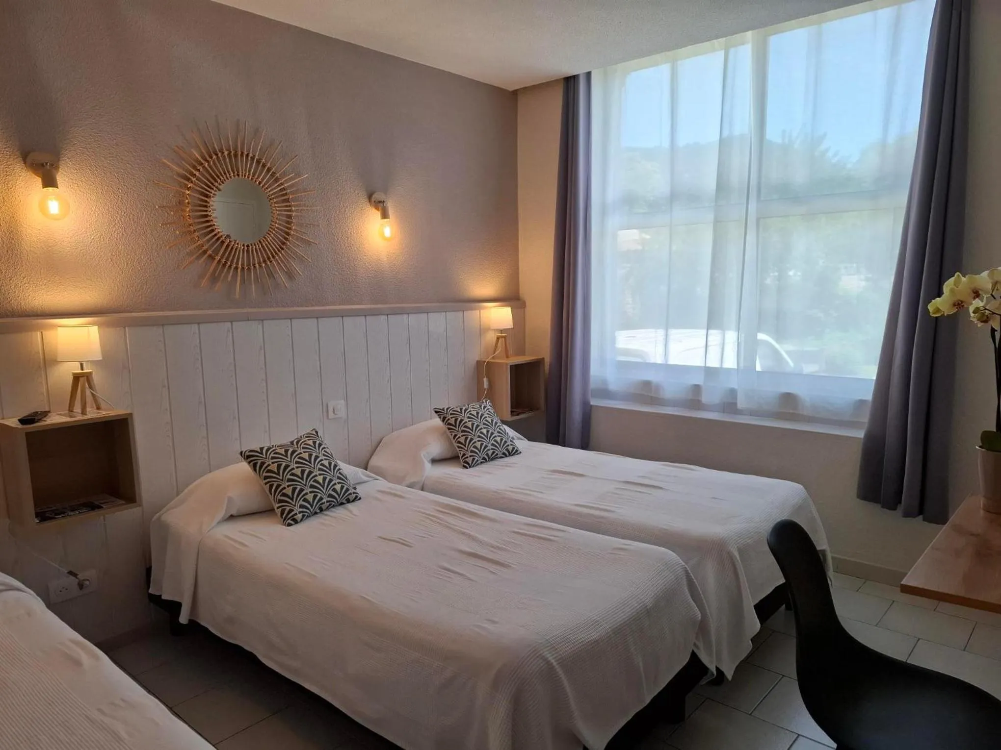 Photo of the whole room, Bed in Hotel Les Bellugues