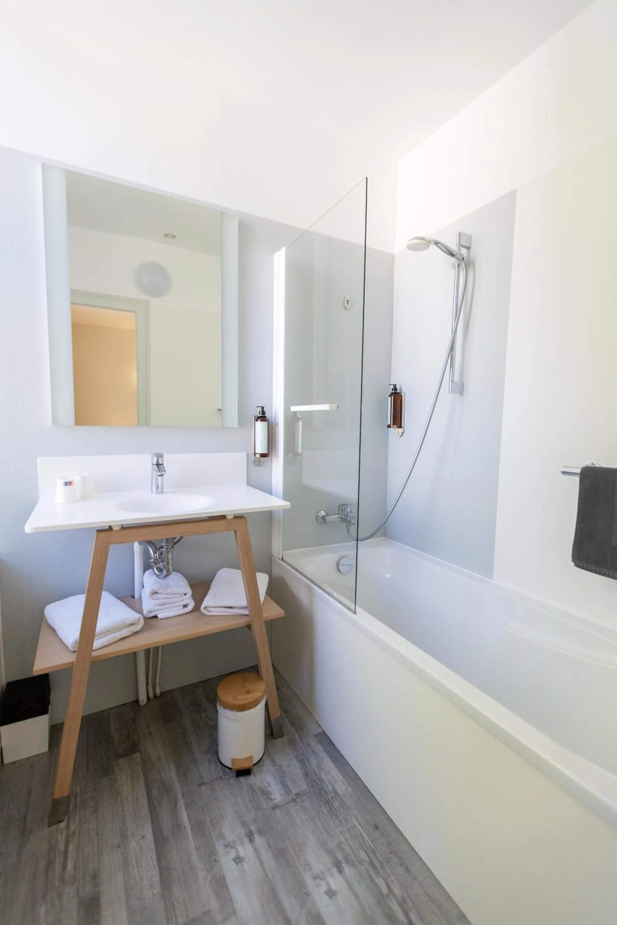 Bathroom in Hotel Les Bellugues