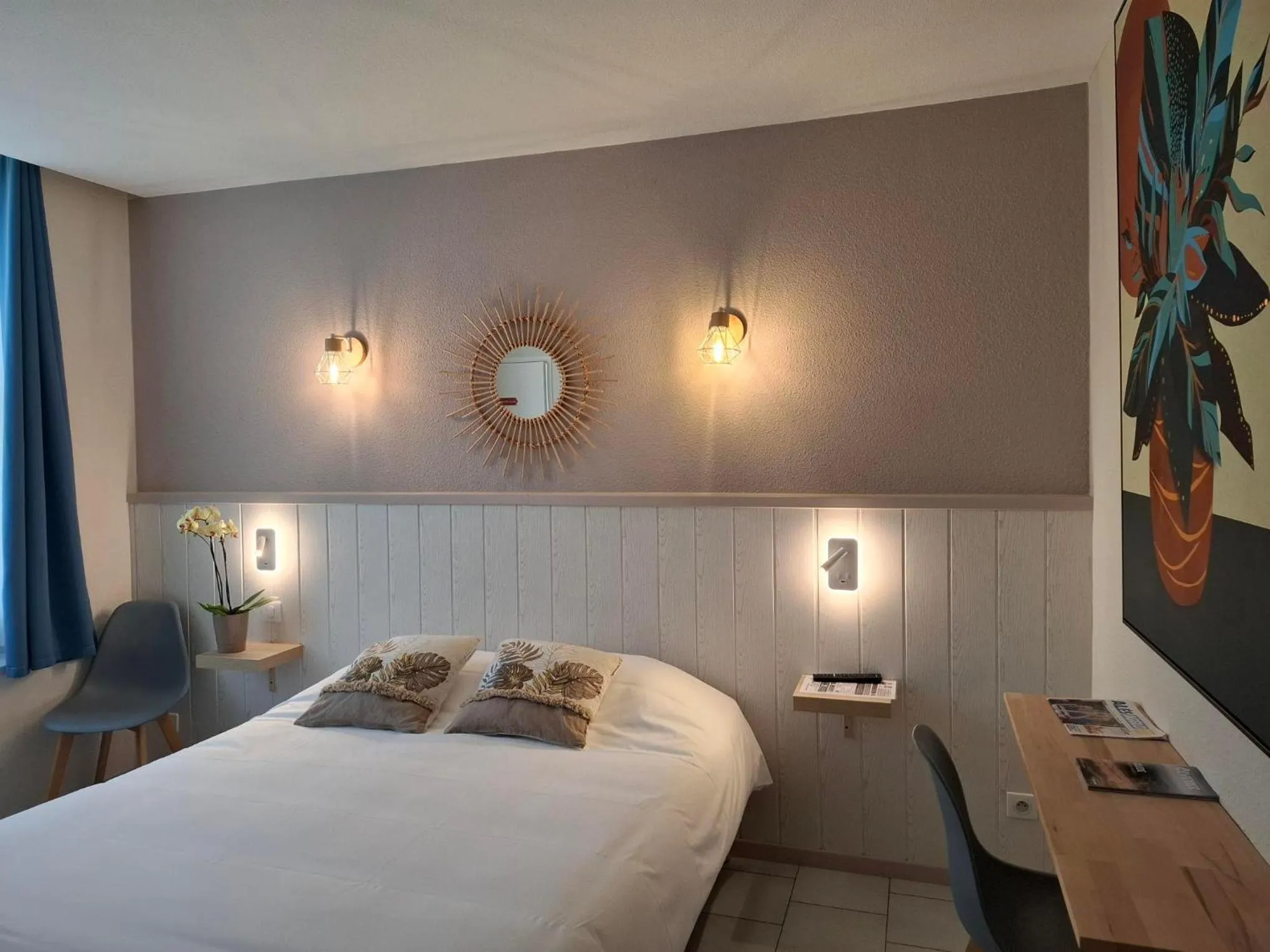 Photo of the whole room, Bed in Hotel Les Bellugues