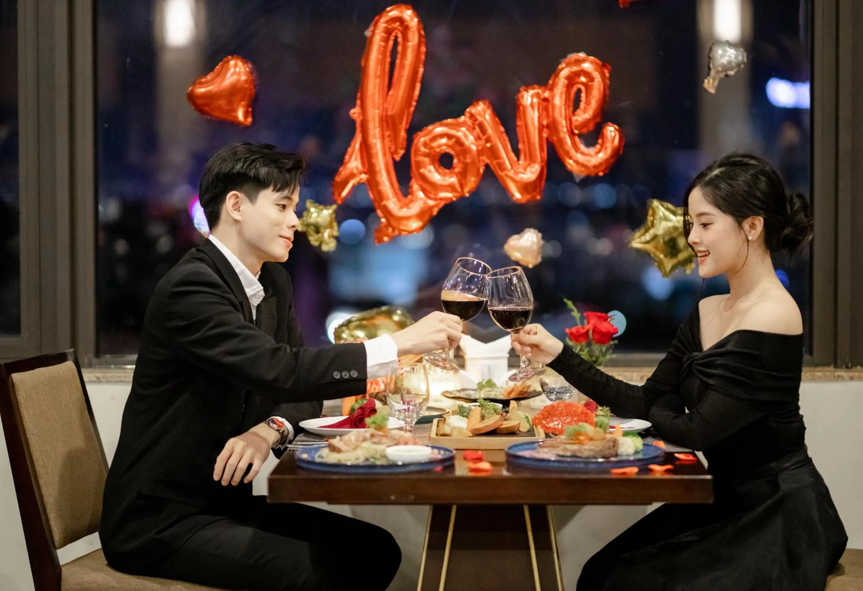 Restaurant/places to eat in Thanh Lich Royal Boutique