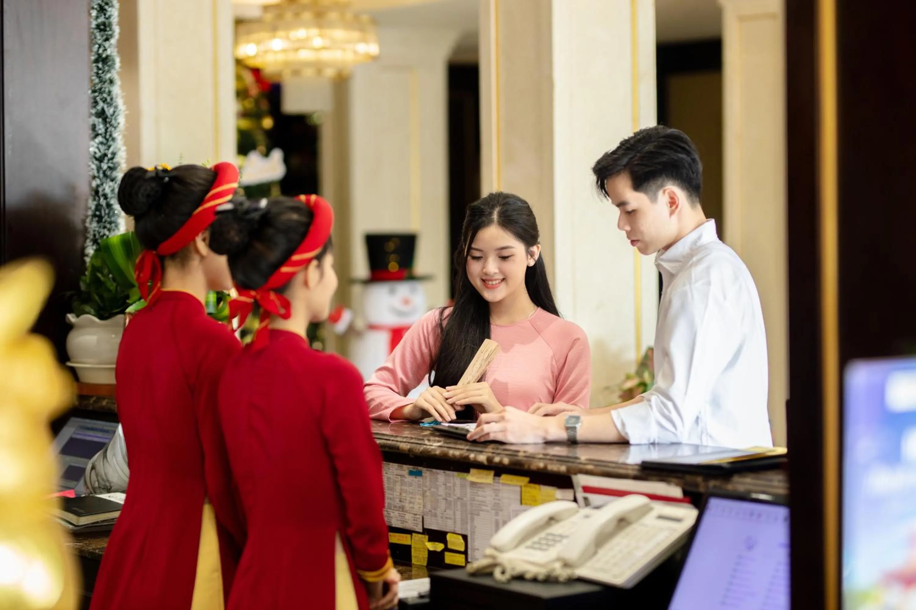 Staff in Thanh Lich Royal Boutique