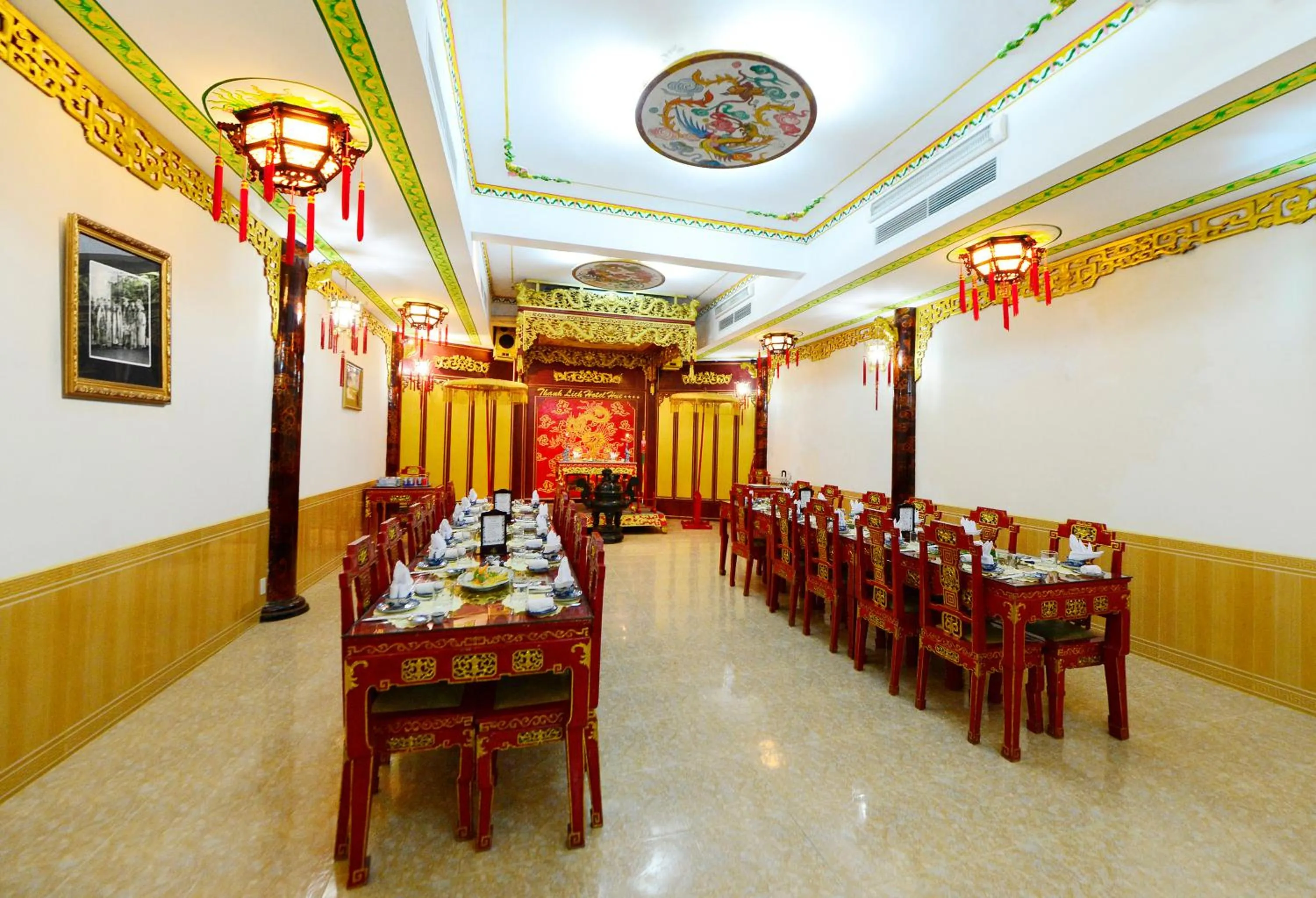 Restaurant/places to eat in Thanh Lich Royal Boutique