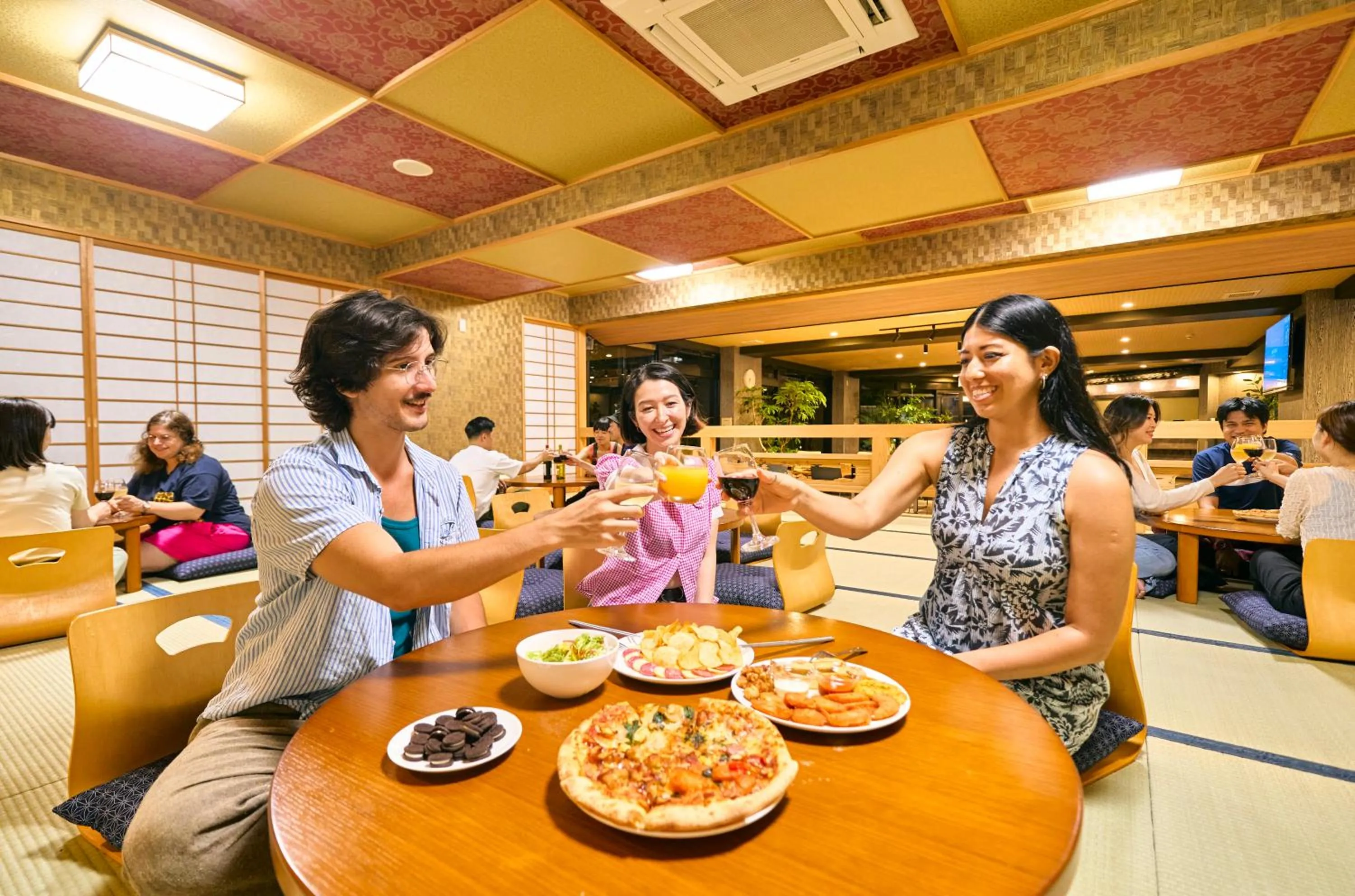 Communal lounge/ TV room in COGO TENNOJI