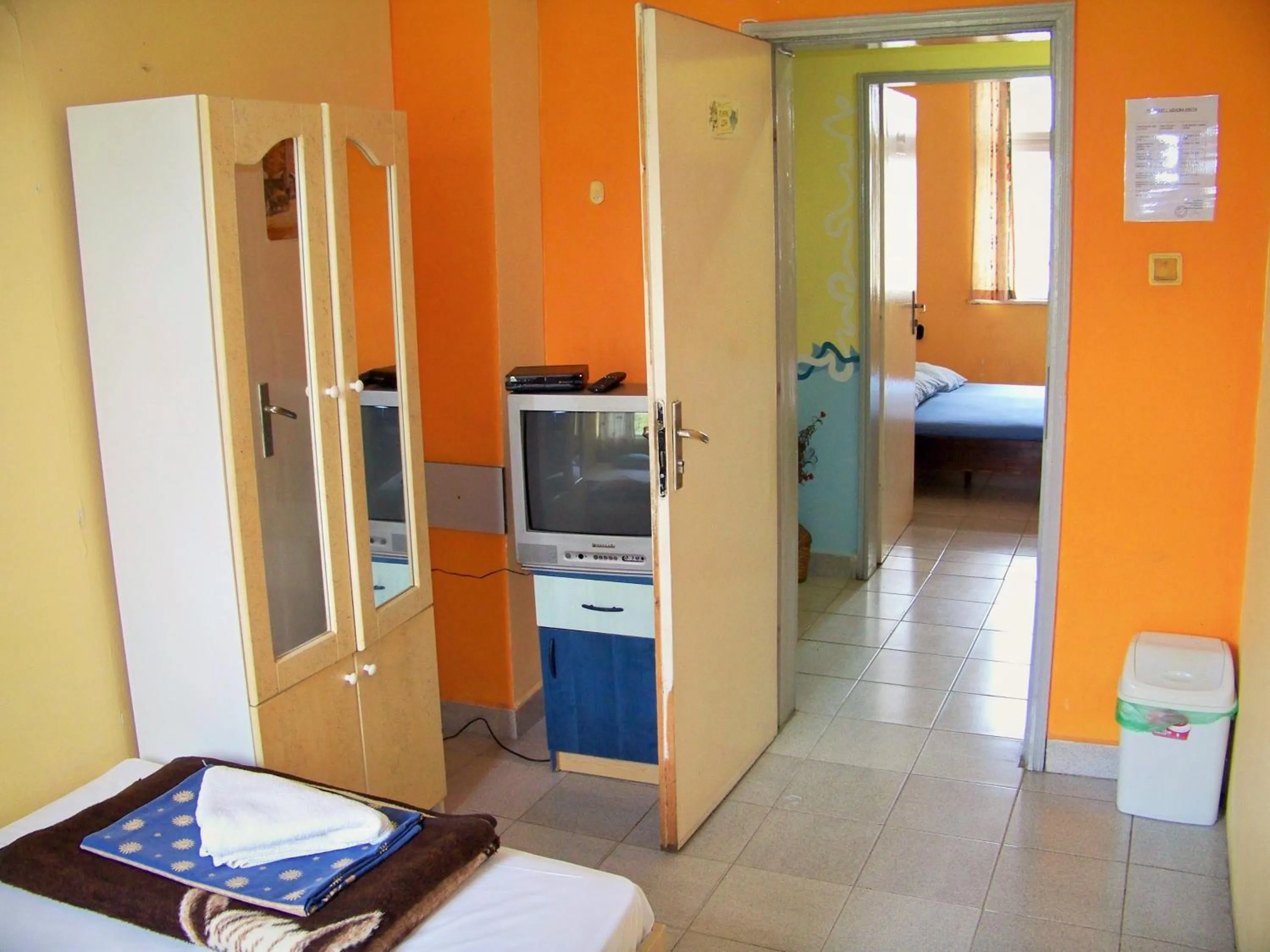 Single Room with Shared Bathroom - single occupancy in Yo Ho Hostel
