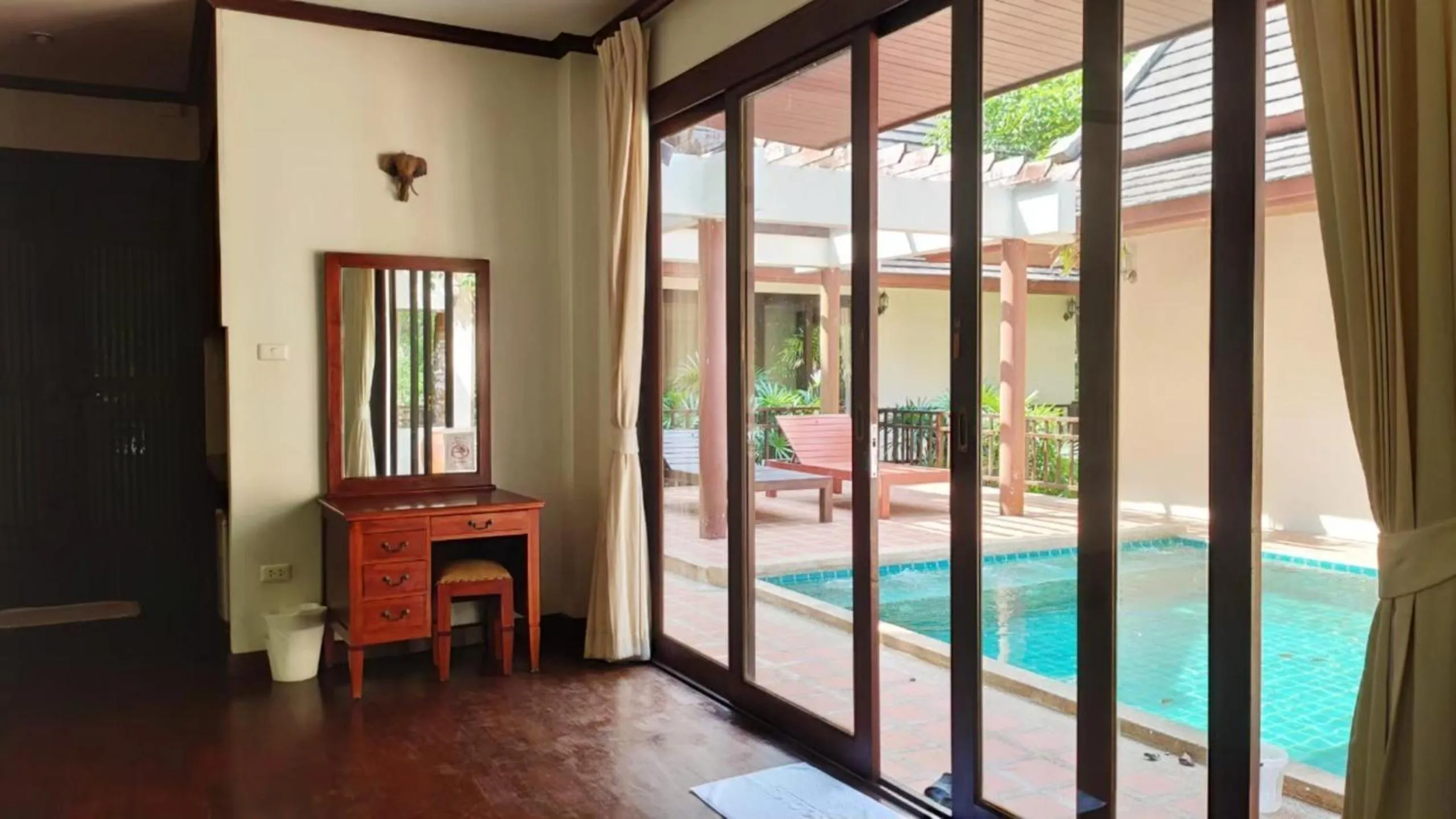 Pool view in Kooncharaburi Resort - Koh Chang