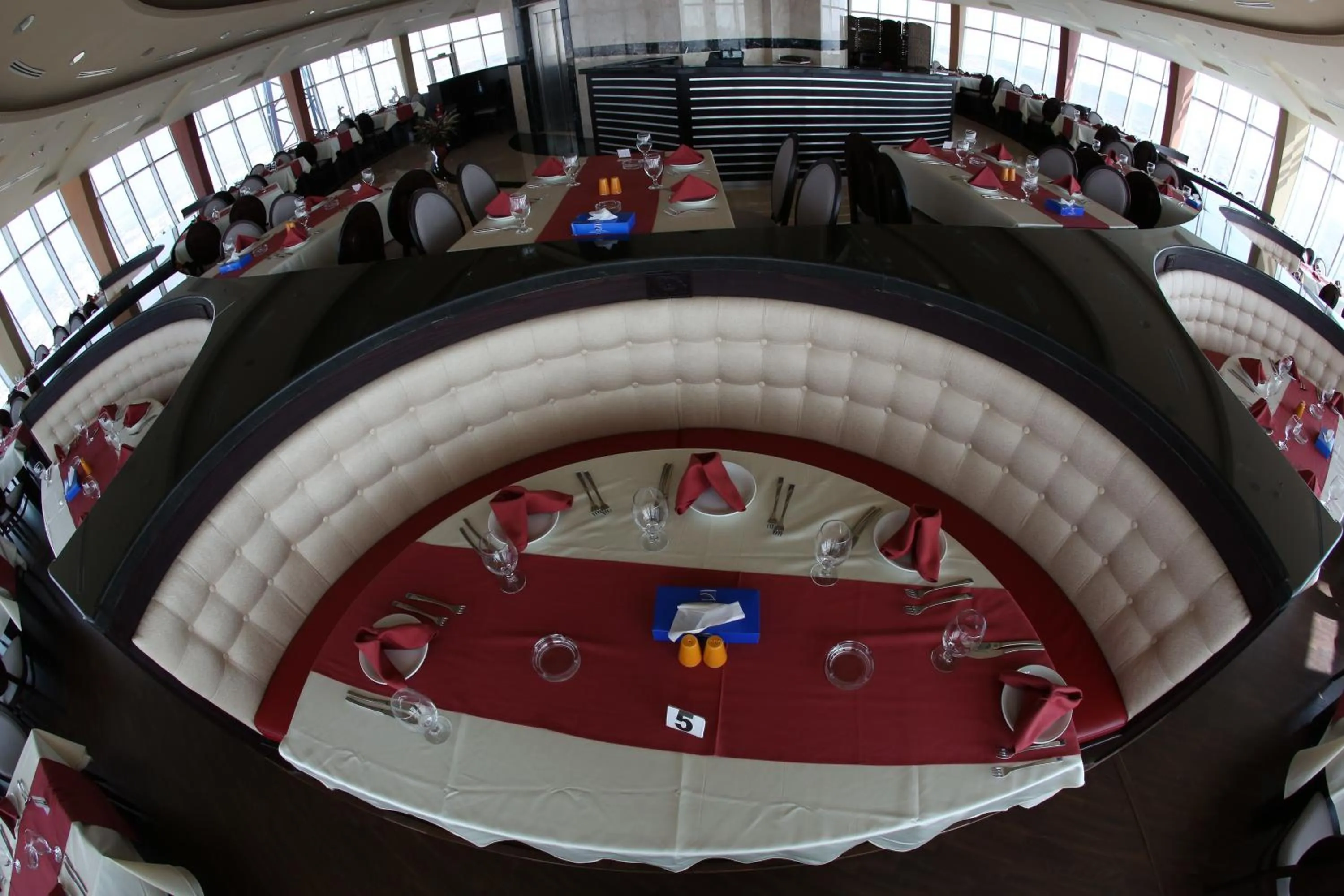 Restaurant/places to eat in Palestine Plaza Hotel