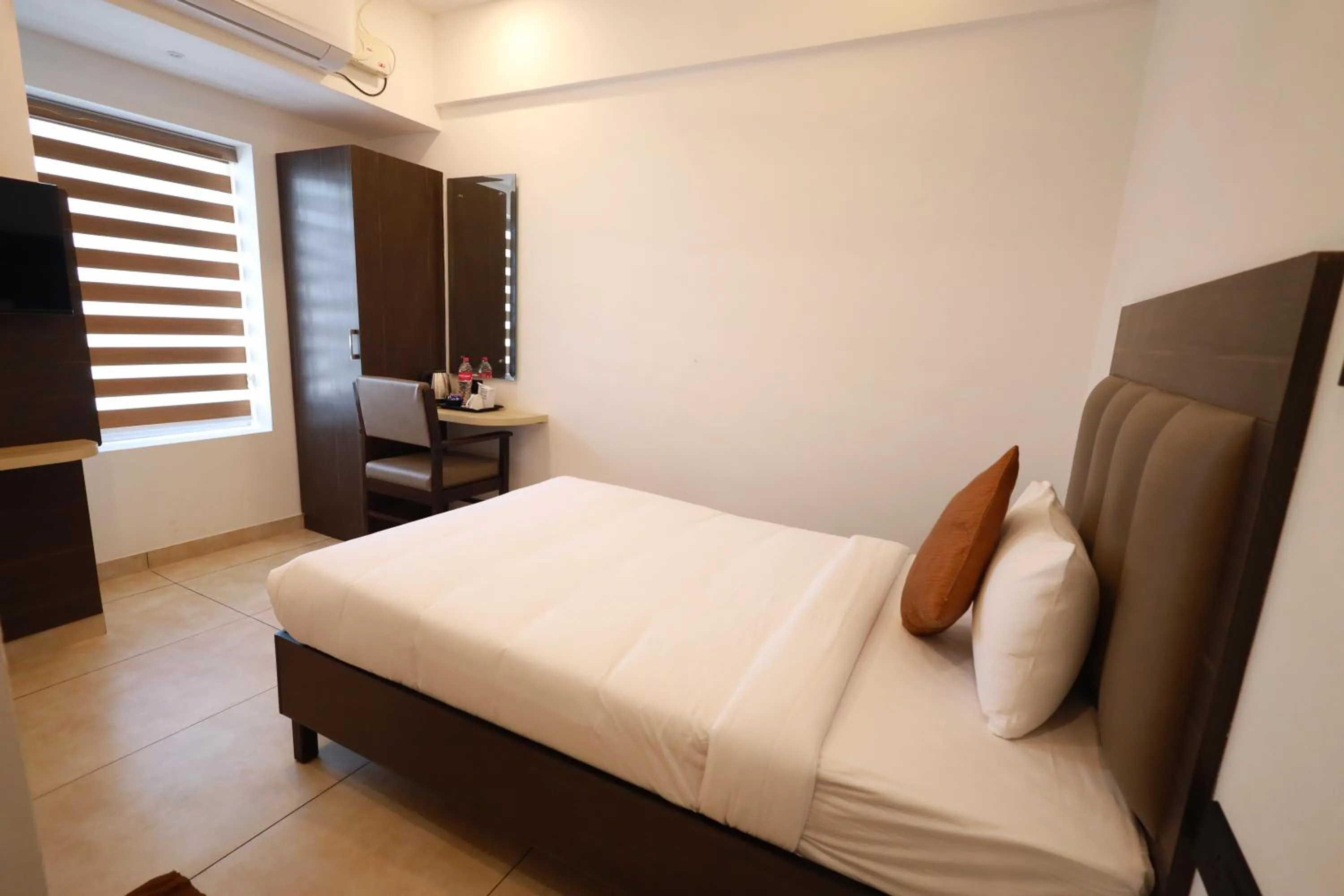 Bed in Goodland Elegance