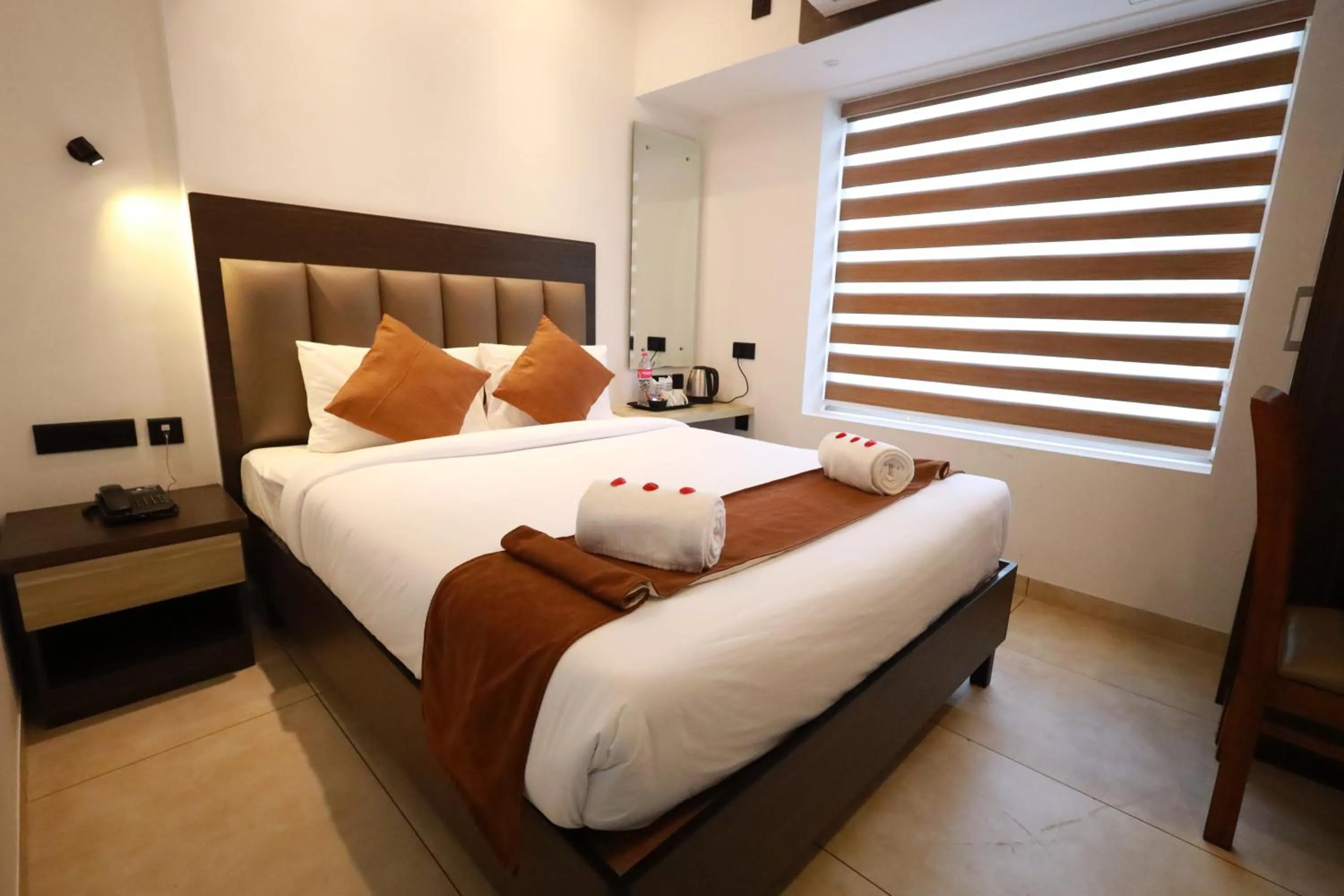 Bedroom, Bed in Goodland Elegance