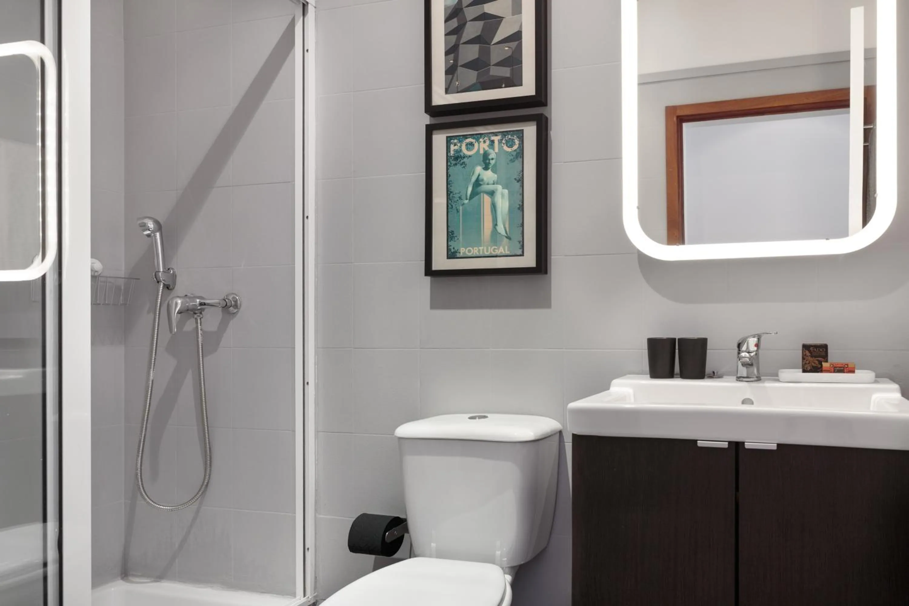 Toilet in Oporto Chic & Cozy Studio Apartments