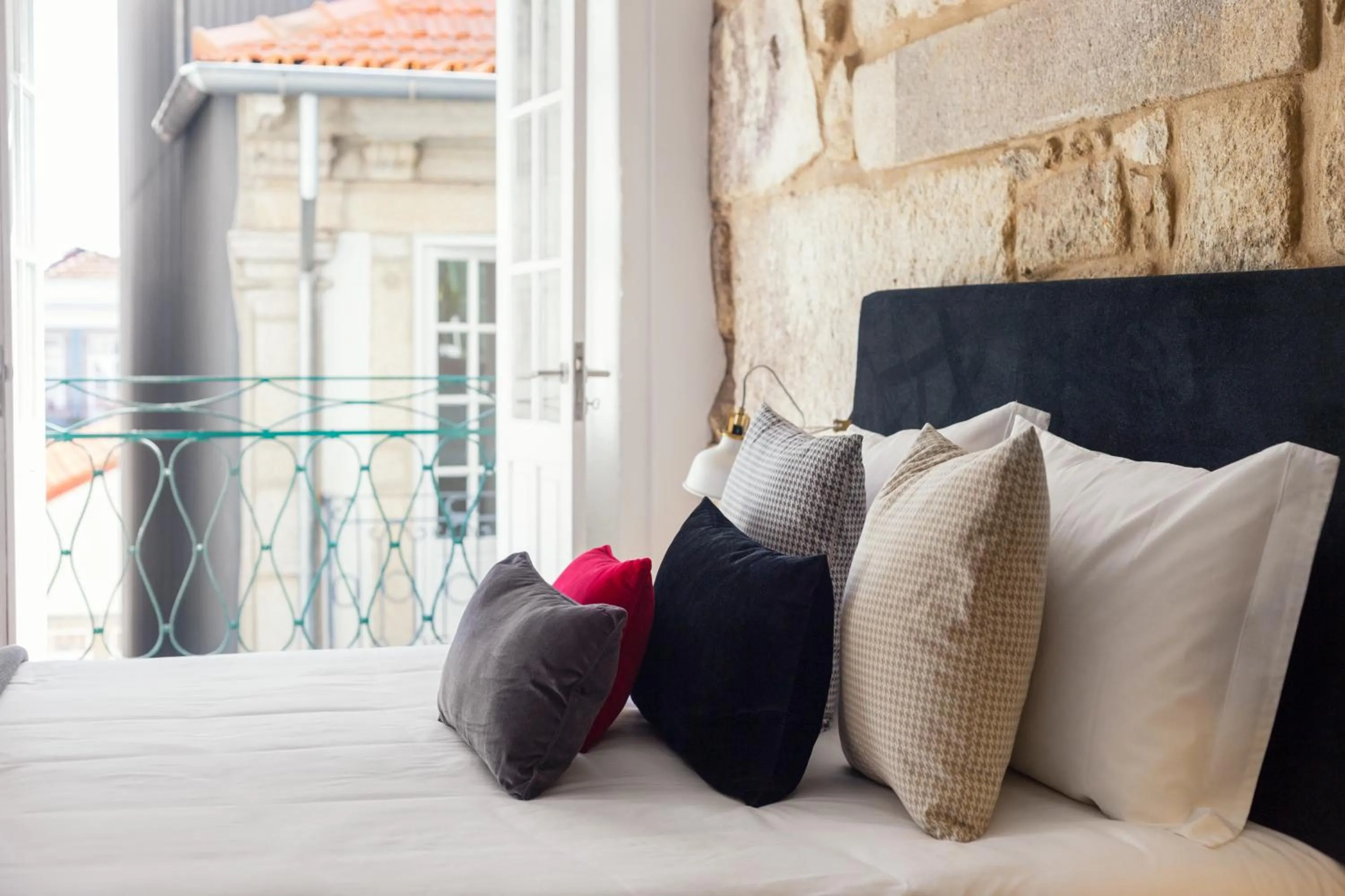 Balcony/Terrace, Bed in Oporto Chic & Cozy Studio Apartments
