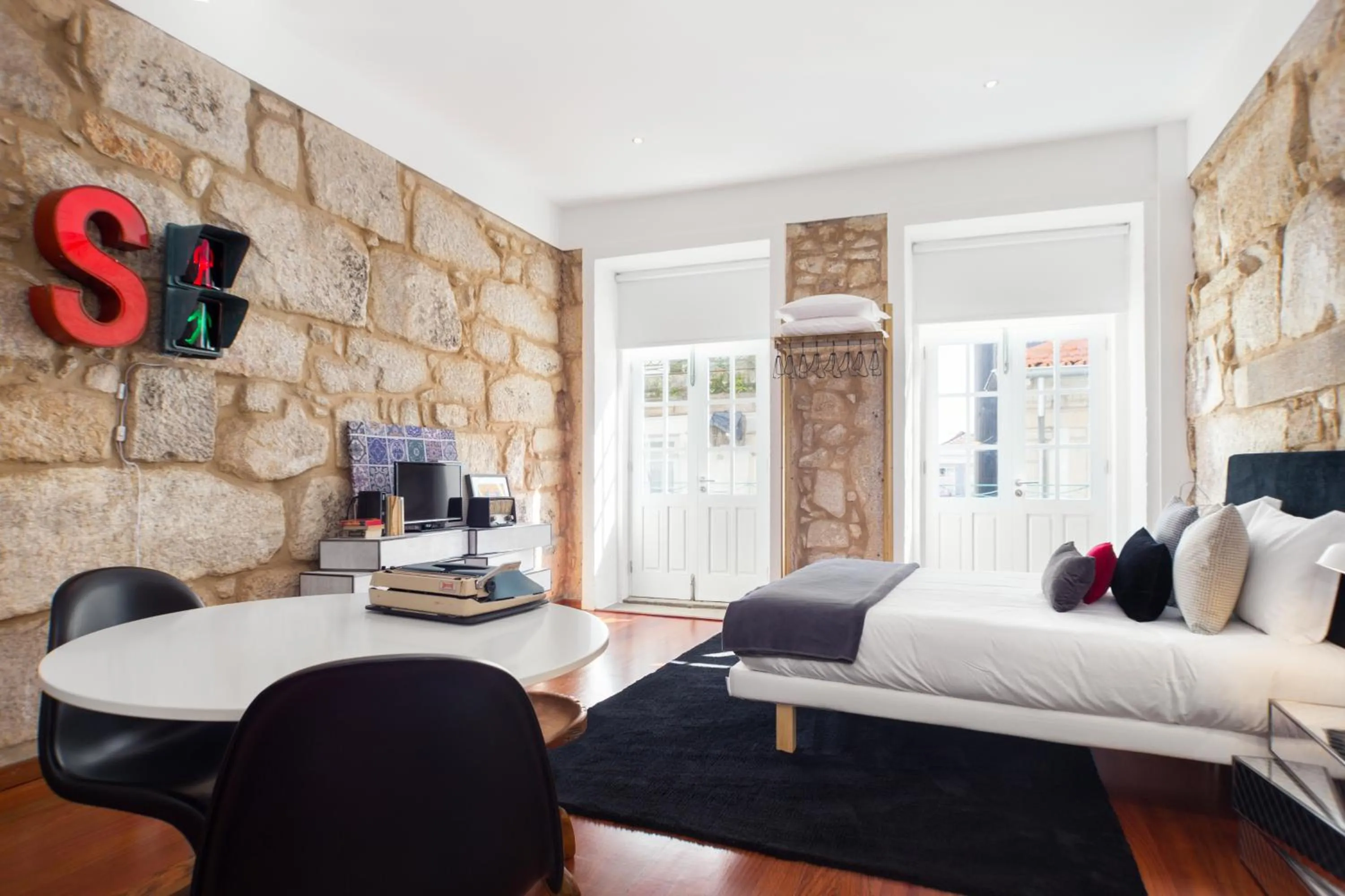 Balcony/Terrace, Bed in Oporto Chic & Cozy Studio Apartments