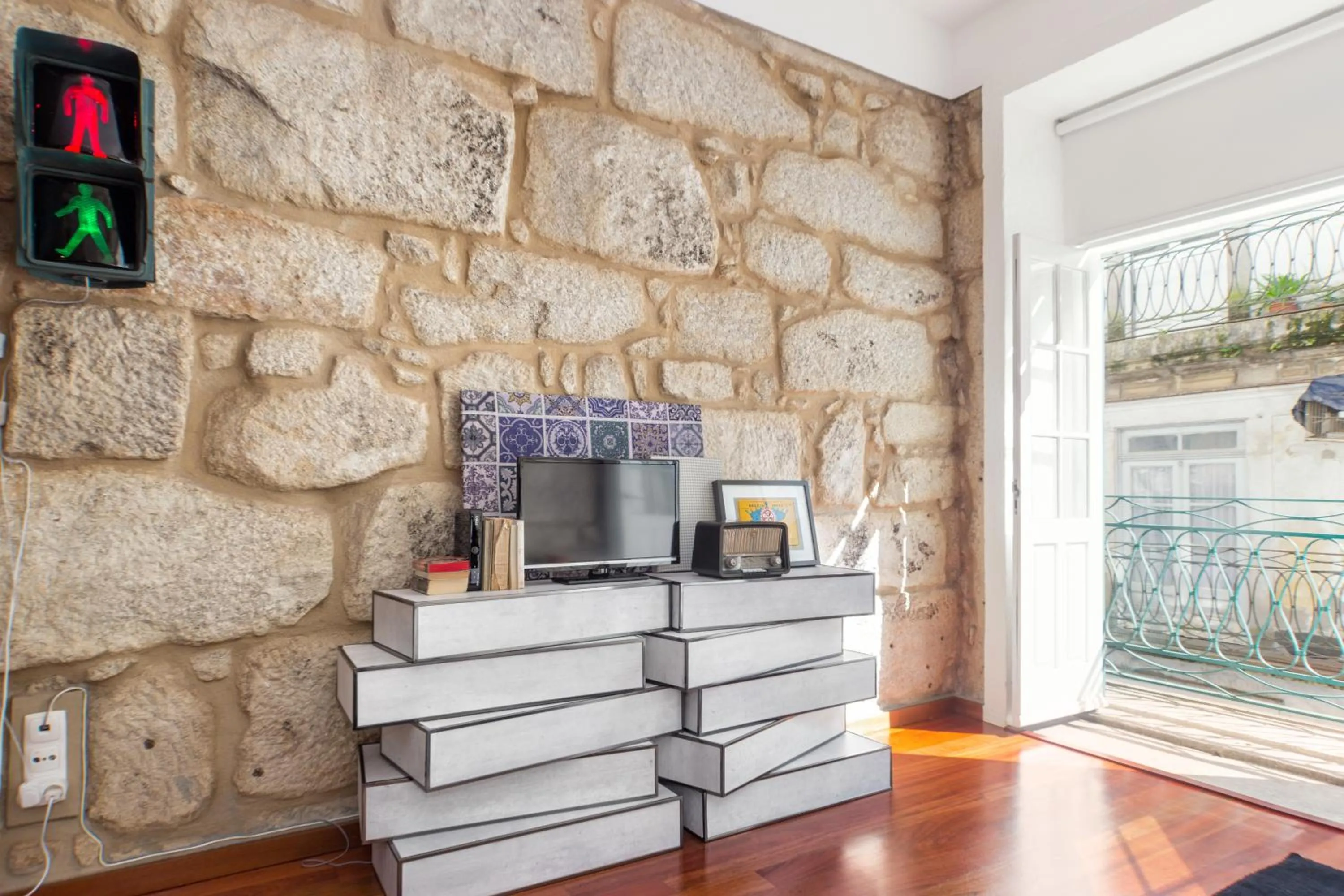 TV and multimedia in Oporto Chic & Cozy Studio Apartments