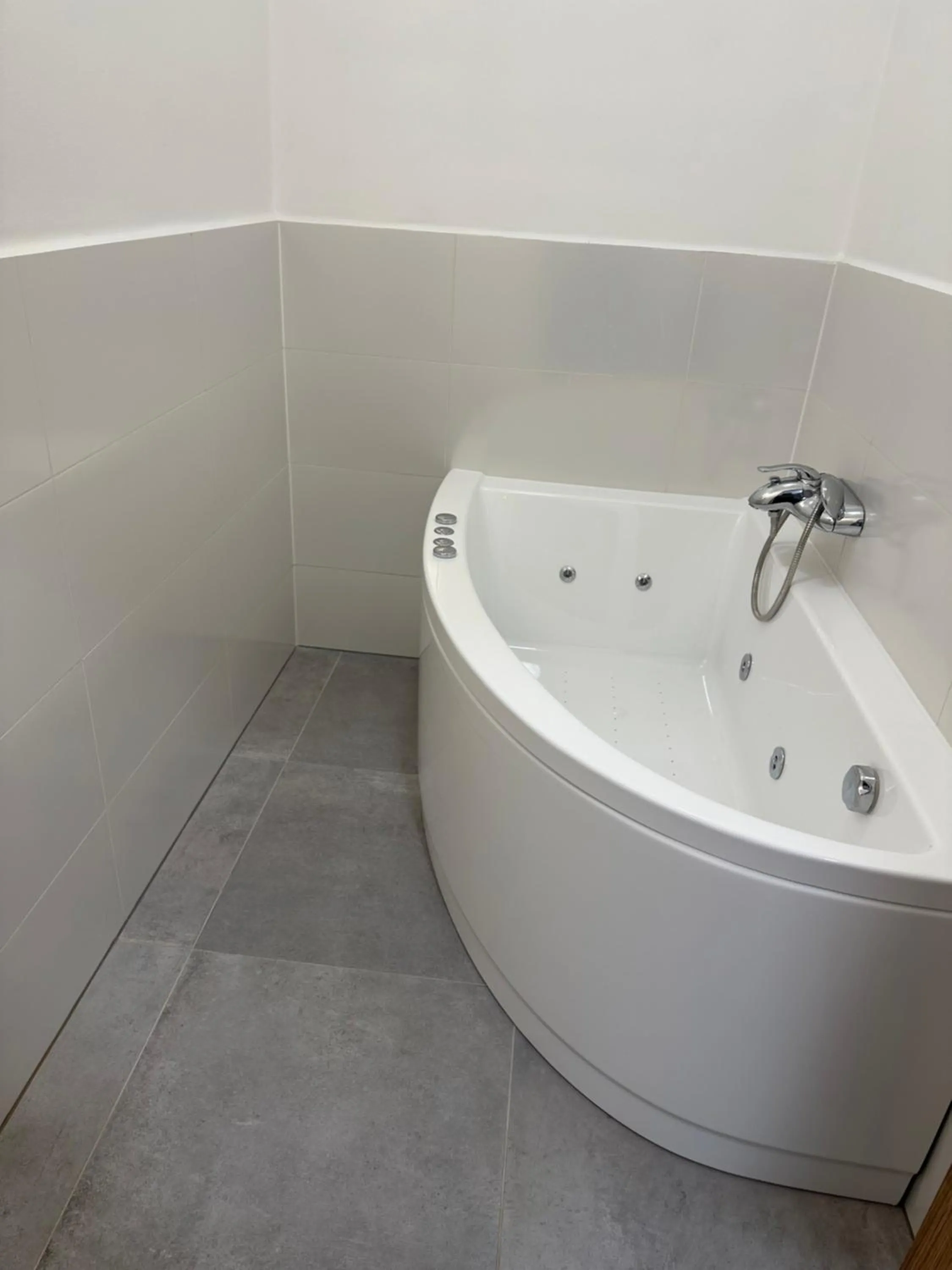Hot Tub in Nowy Apartament z jacuzzi w Bielsku-Białej