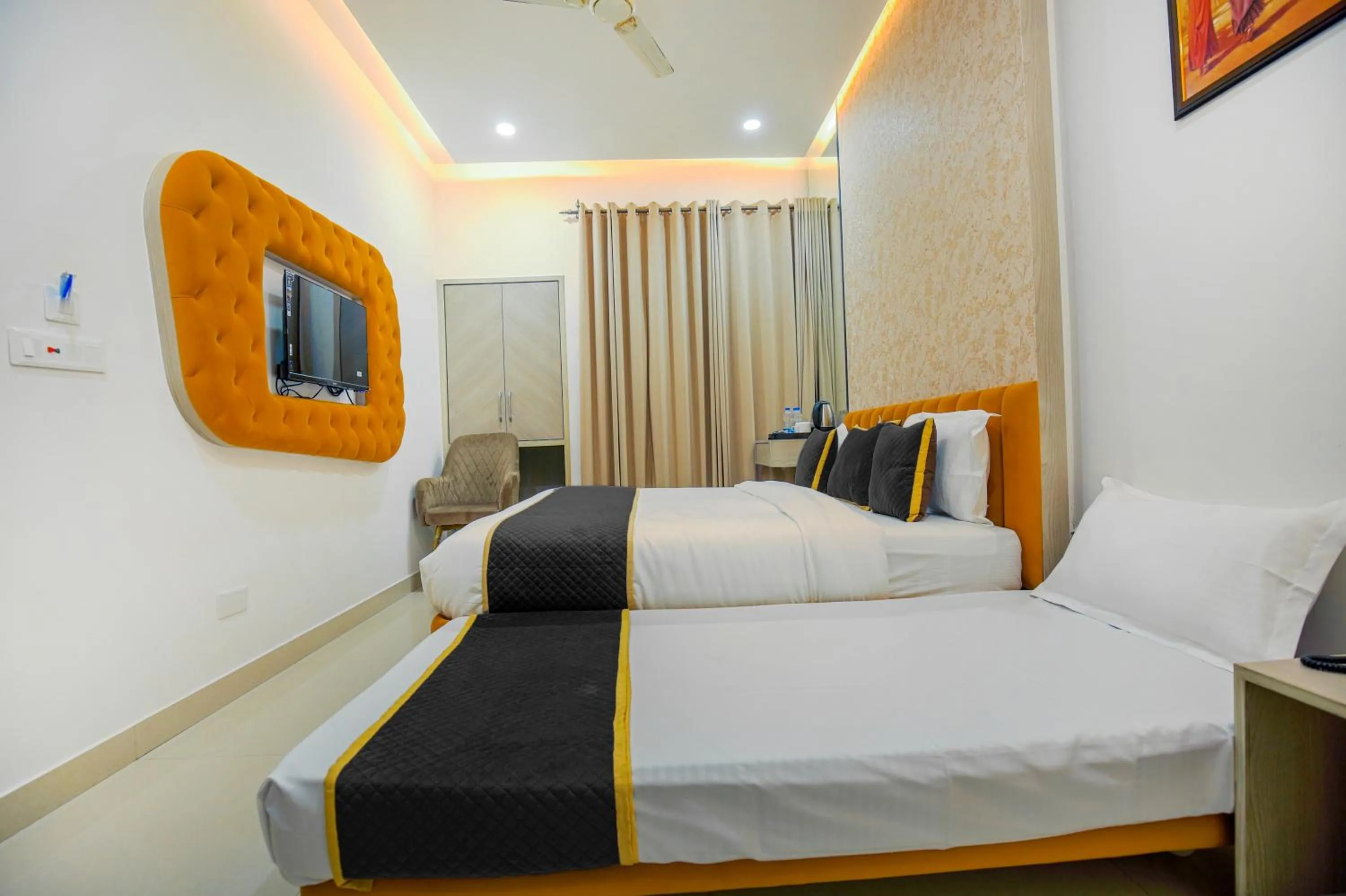 Bed in Hotel Golden Stay