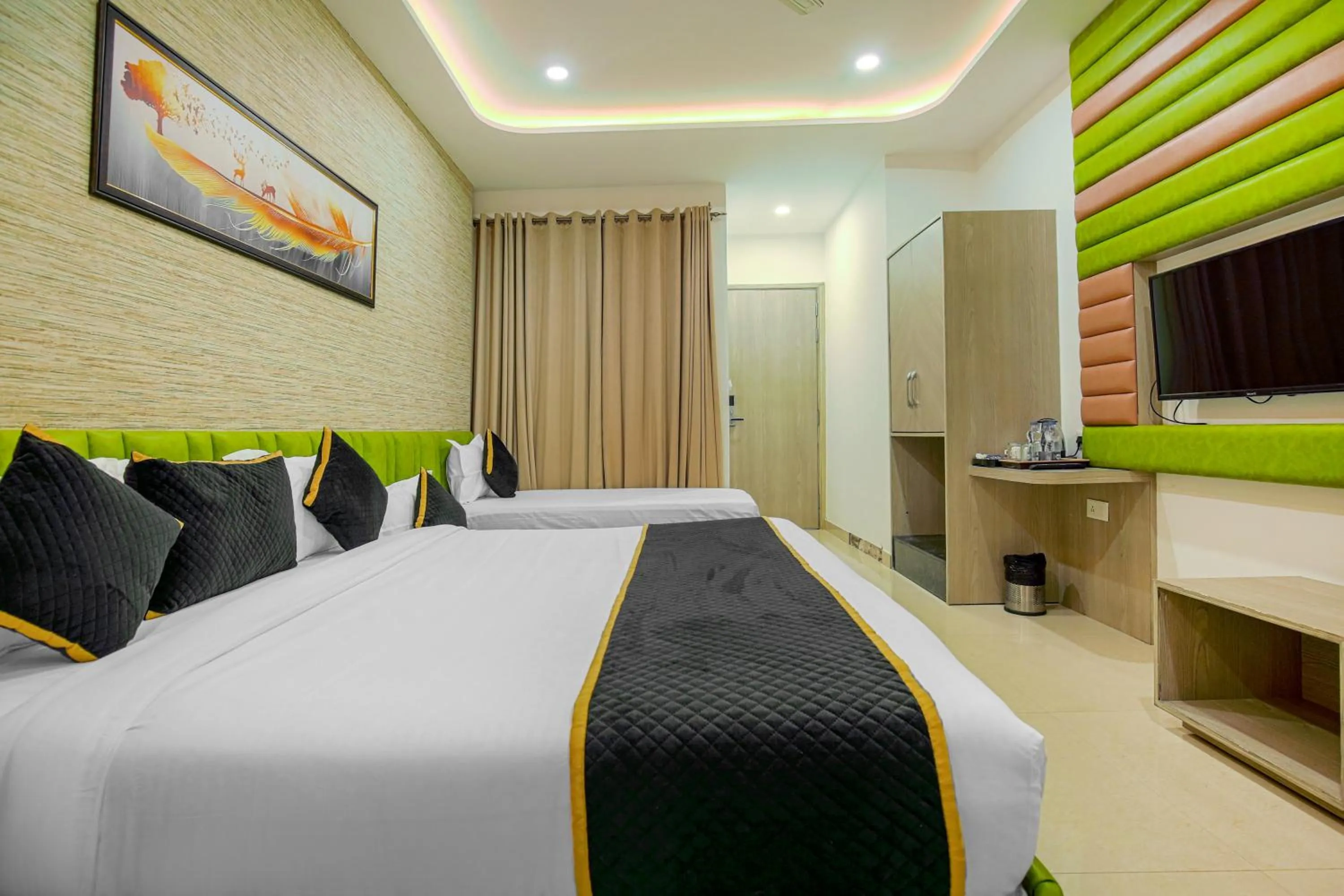 Bed in Hotel Golden Stay