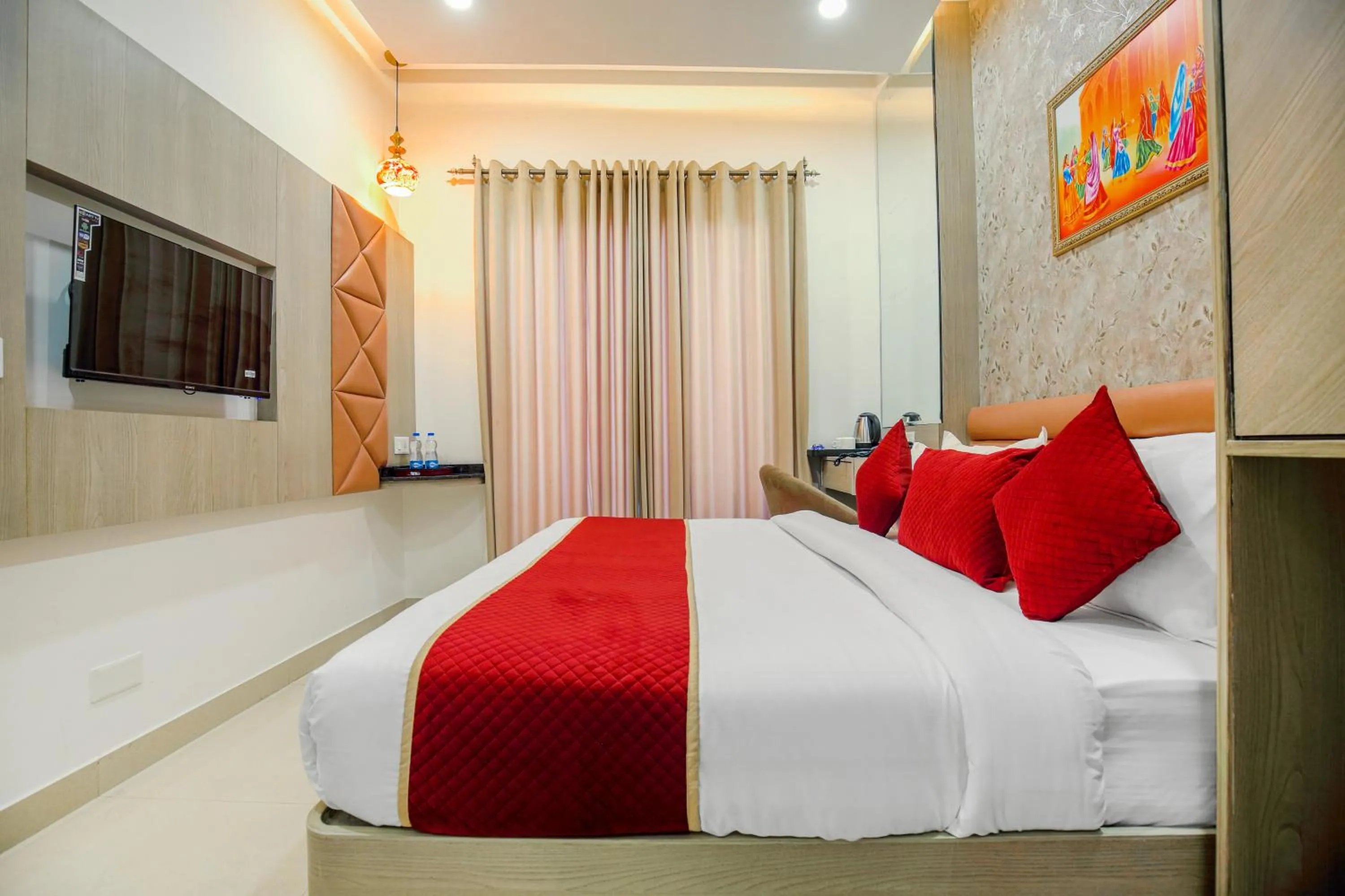 Bed in Hotel Golden Stay