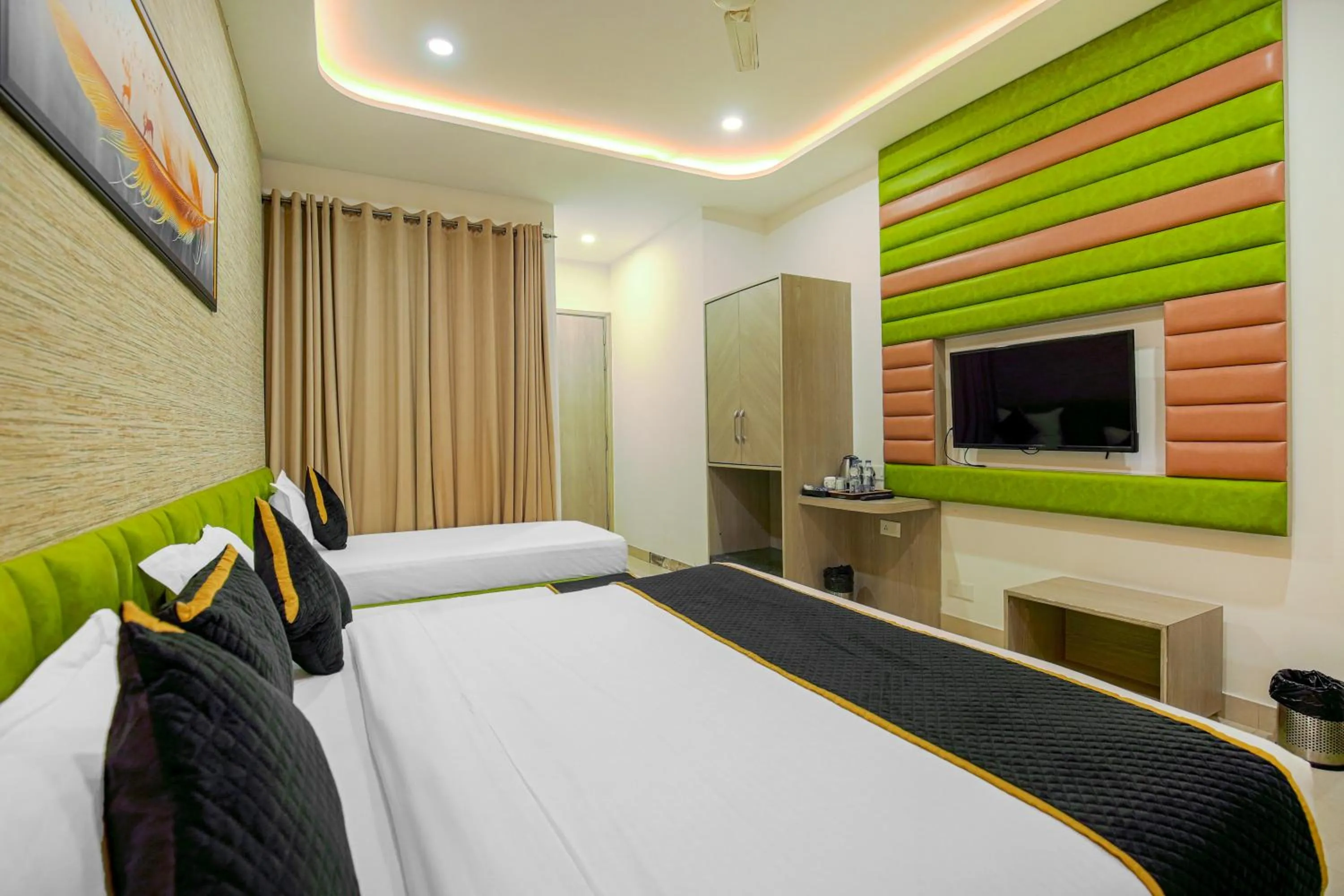 Bed in Hotel Golden Stay