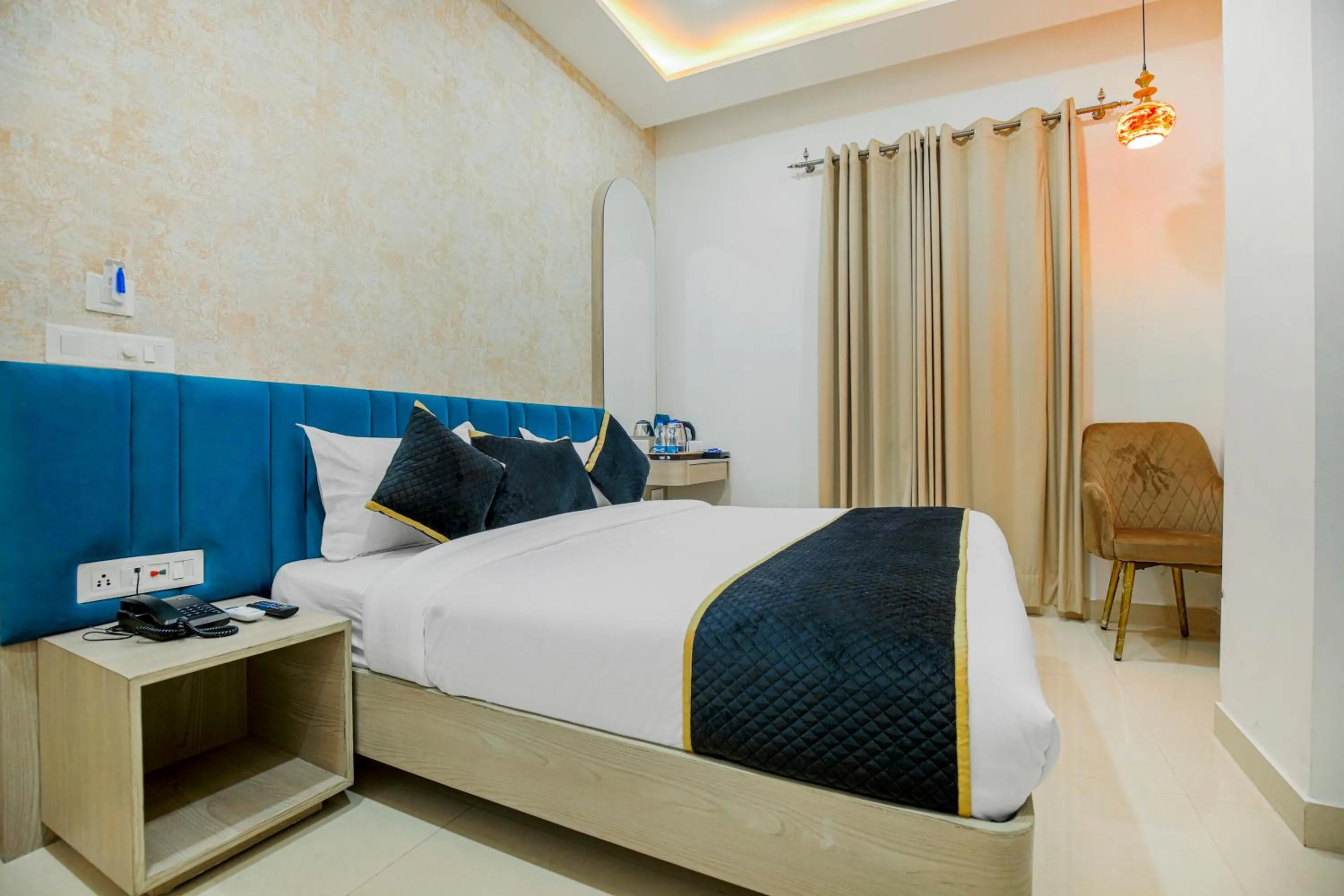 Bed in Hotel Golden Stay