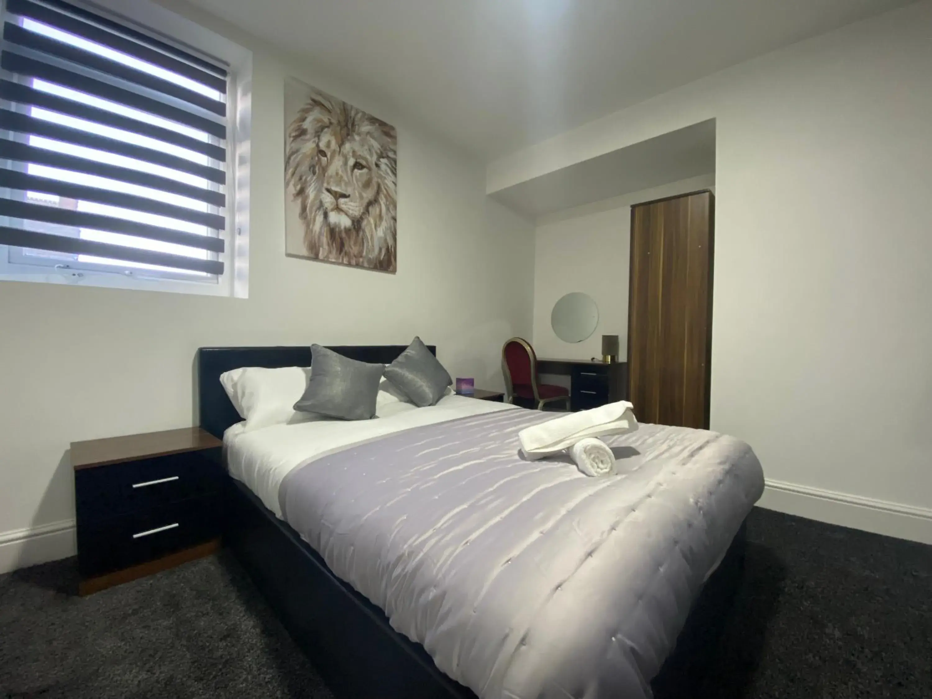 Double Room with Private Bathroom in BEST CHOICE - Hotel Royal Double Room with Private Bathroom in BEST CHOICE - Hotel Royal