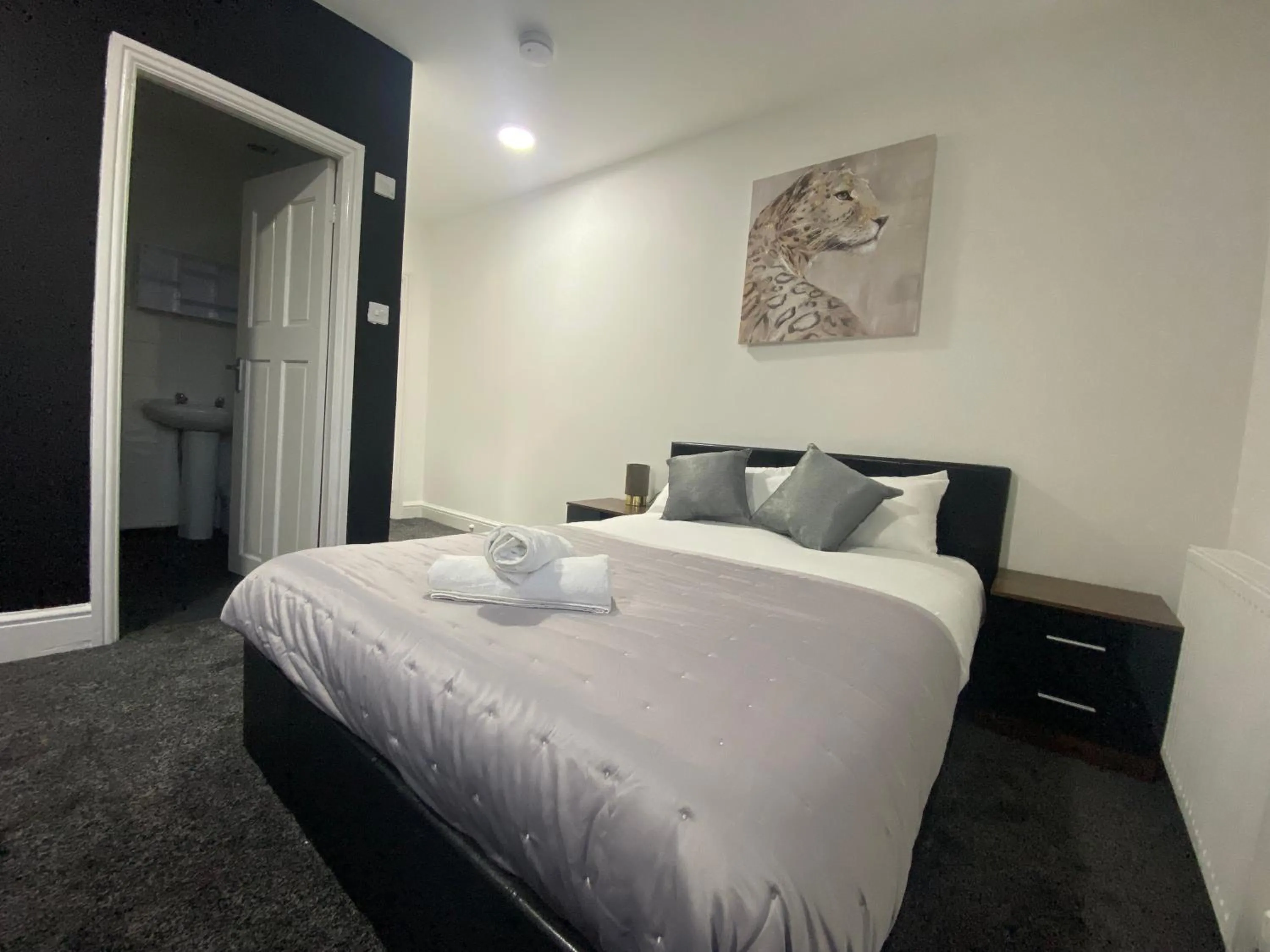 Photo of the whole room, Bed in Hotel Royal