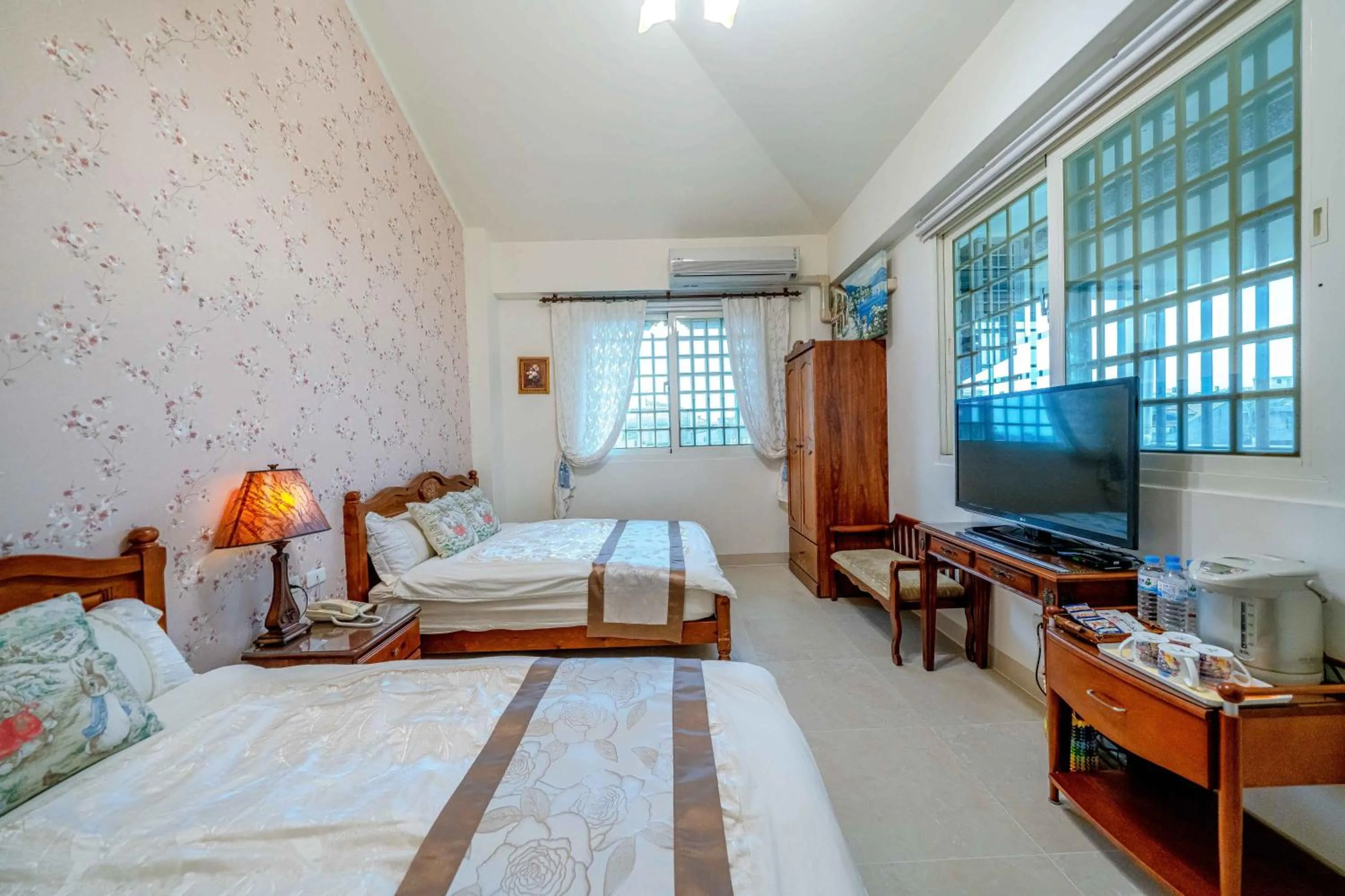 People, Bed in Evergreen Garden House