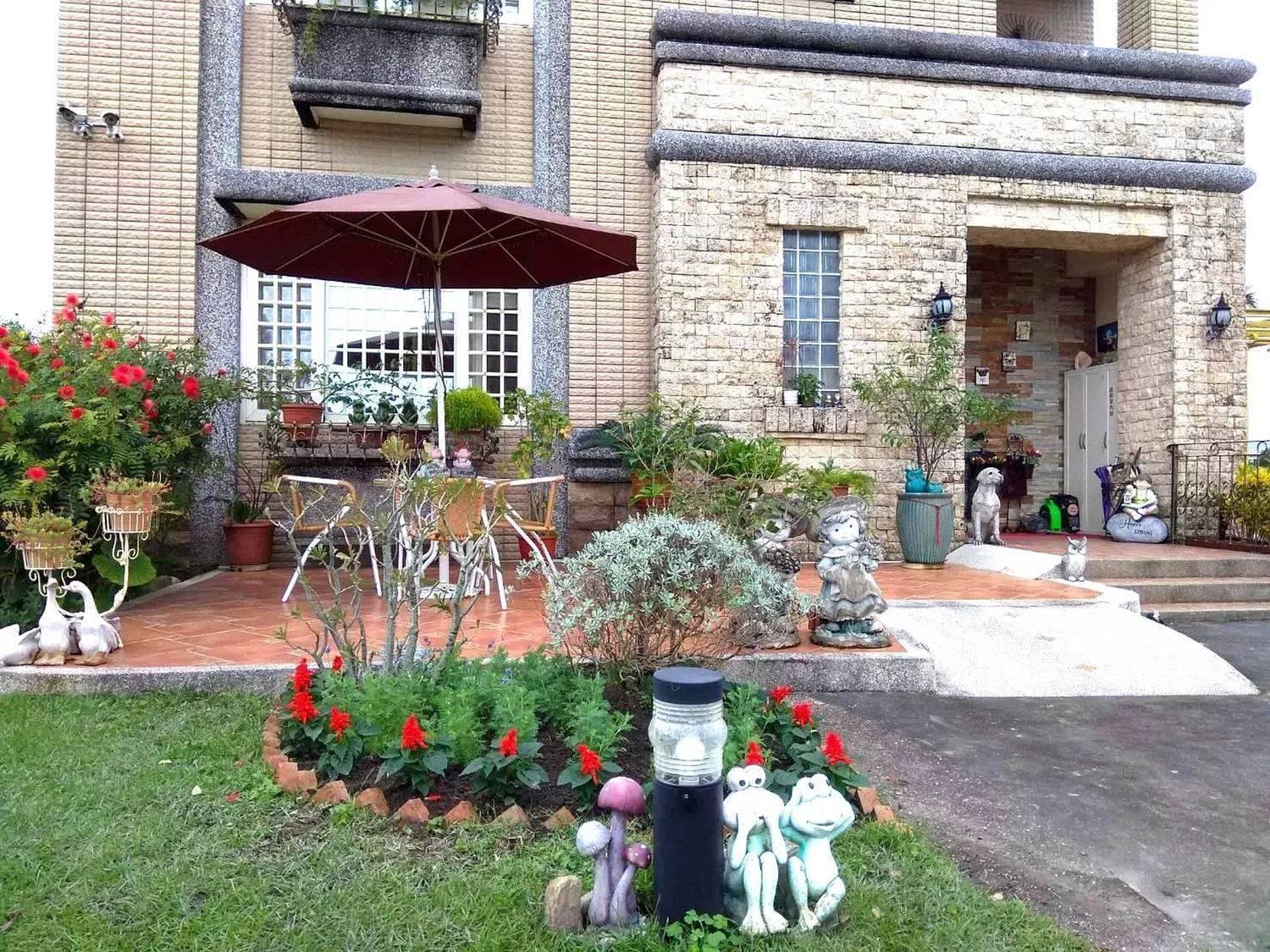 Facade/entrance in Evergreen Garden House