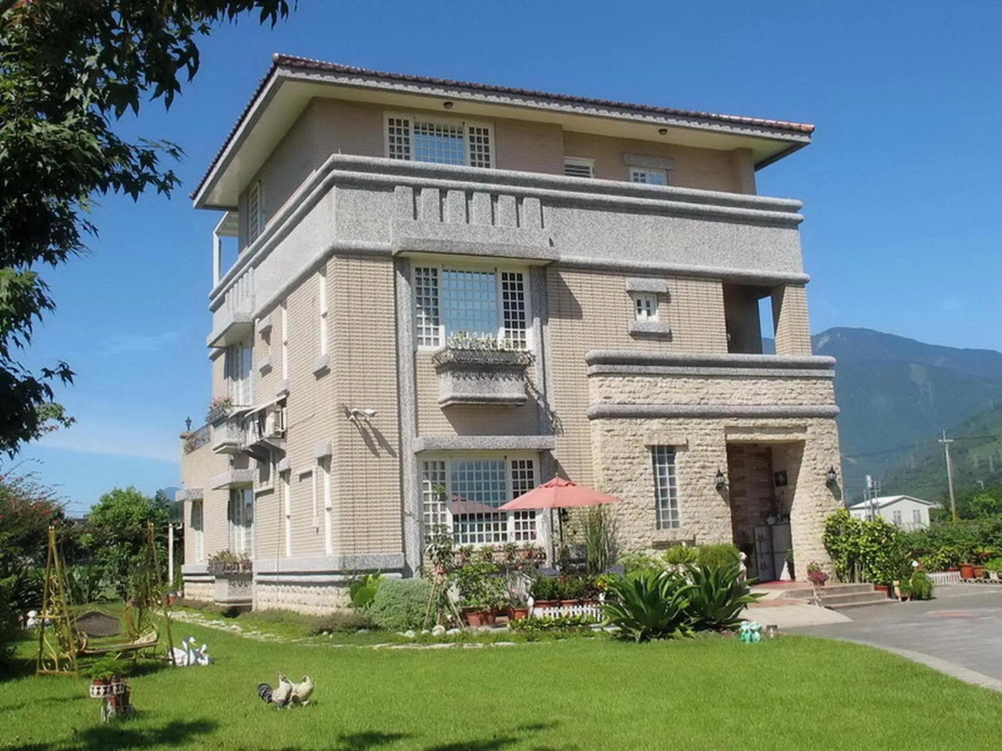 Shower in Evergreen Garden House