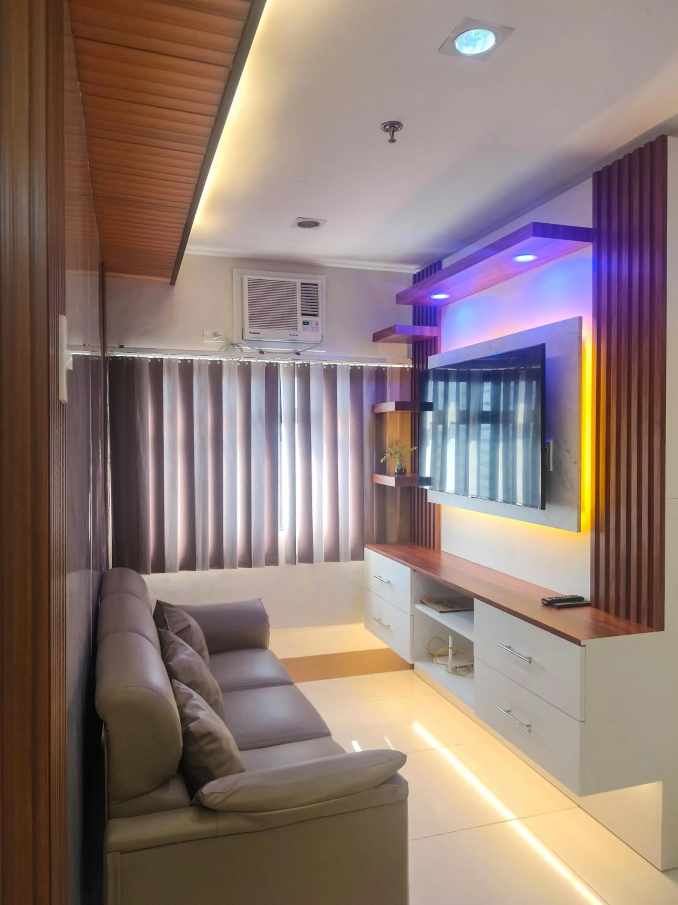 2 Bedroom Condo @ Midpoint Residences w/ City View