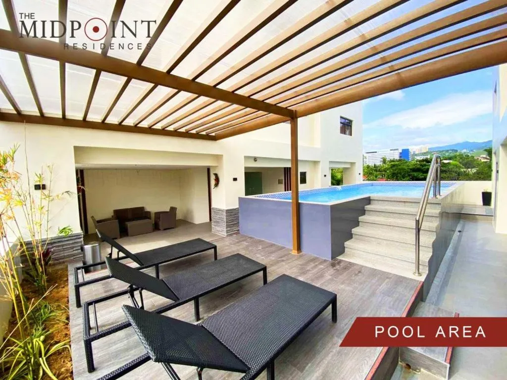 2 Bedroom Condo @ Midpoint Residences w/ City View