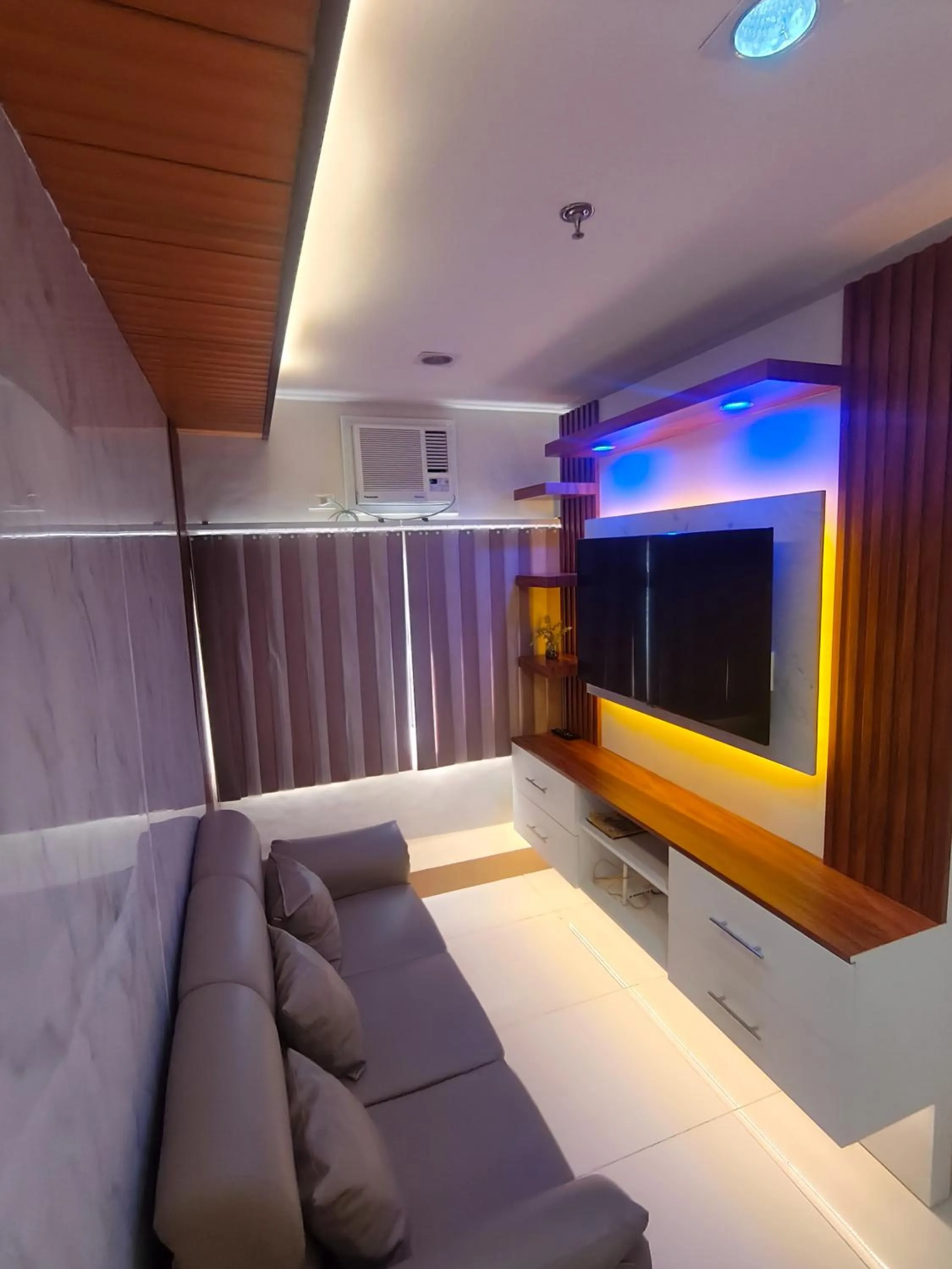 2 Bedroom Condo @ Midpoint Residences w/ City View